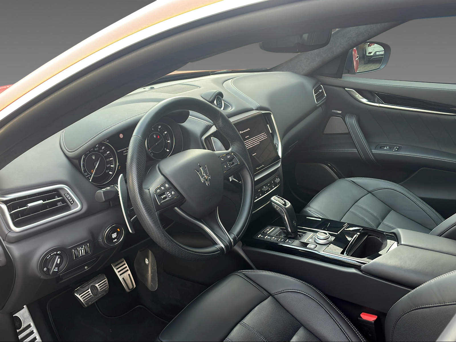 MASERATI Ghibli 3.0 V6 S GranSport Q4-image-4