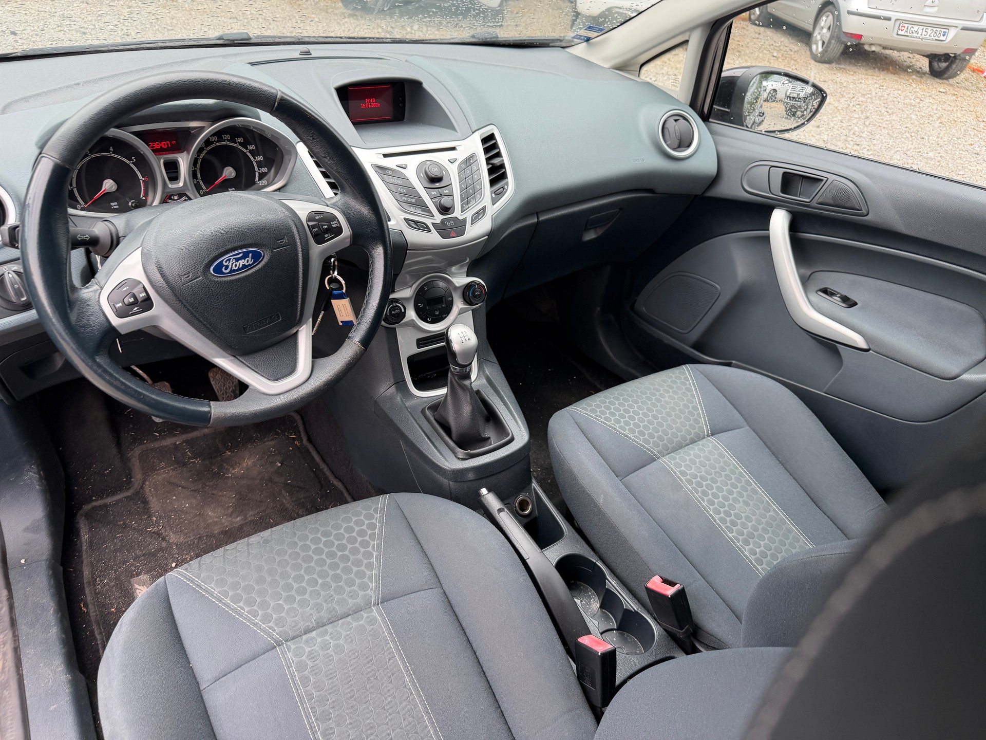 FORD Fiesta 1.6 16V Titanium-image-4