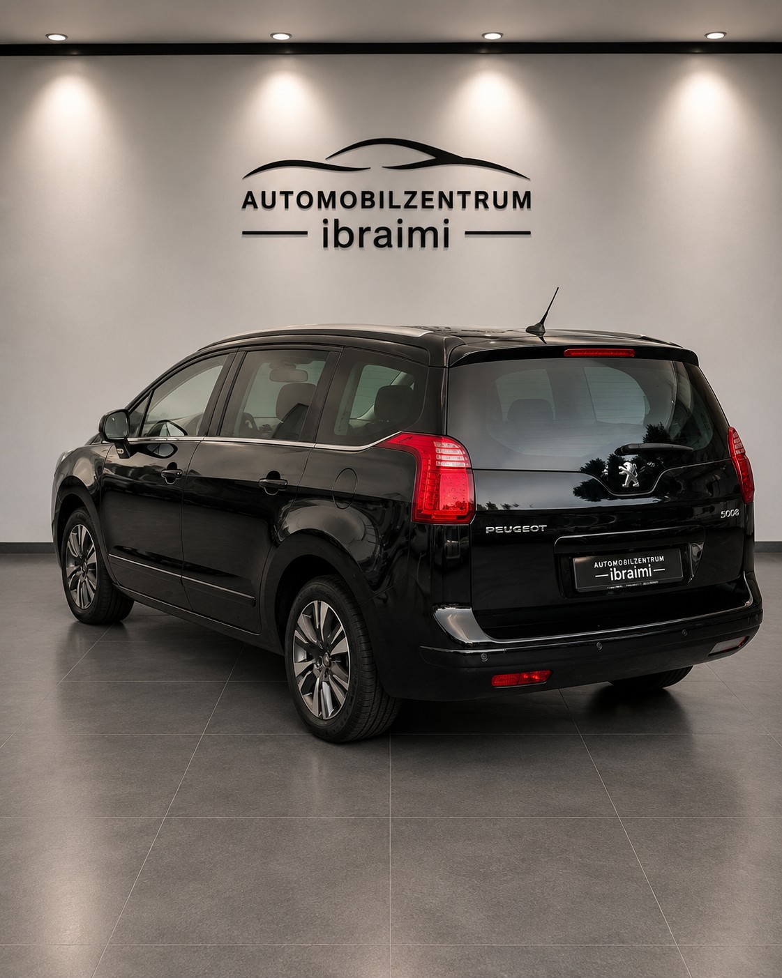 PEUGEOT 5008 1.6 16V T Family Automatic-image-2