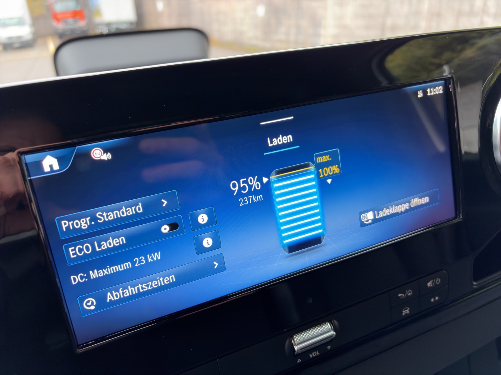 MERCEDES-BENZ MERCEDES-BENZ eSprinter 320 81kWh Standard Pro WORKER-image-14