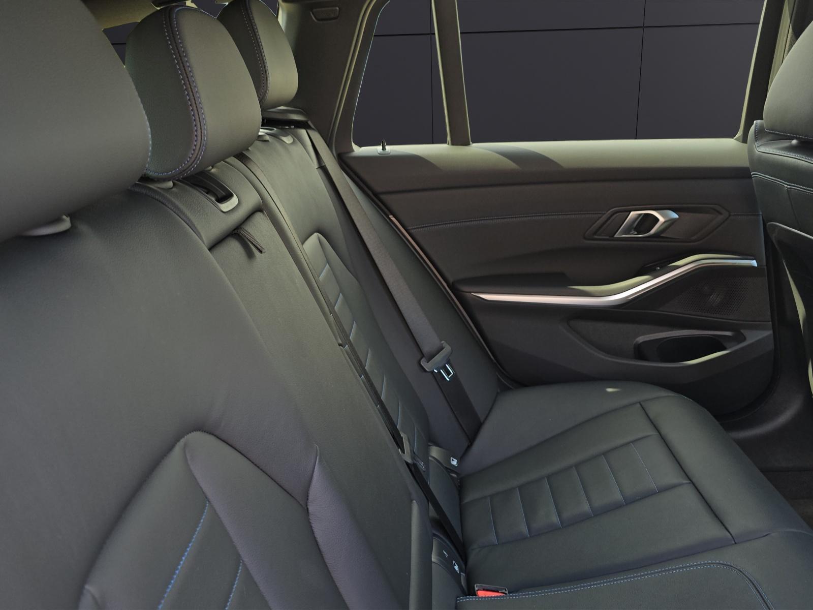 BMW 320d xDrive Touring M Sport-image-19