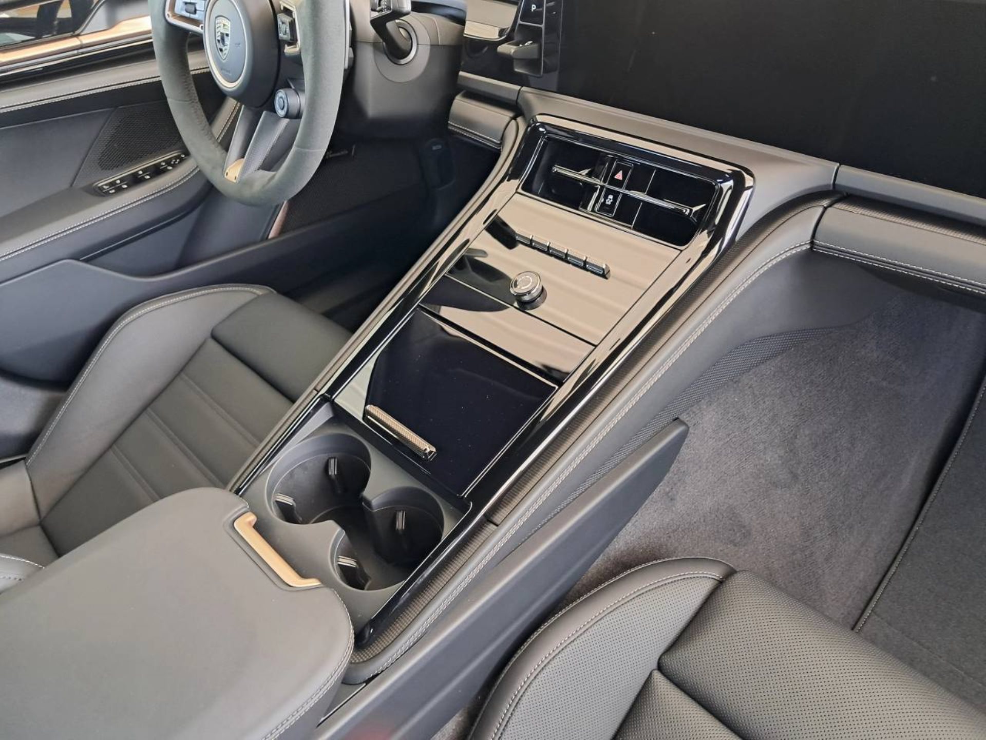 PORSCHE Panamera Turbo S E-Hybrid-image-19