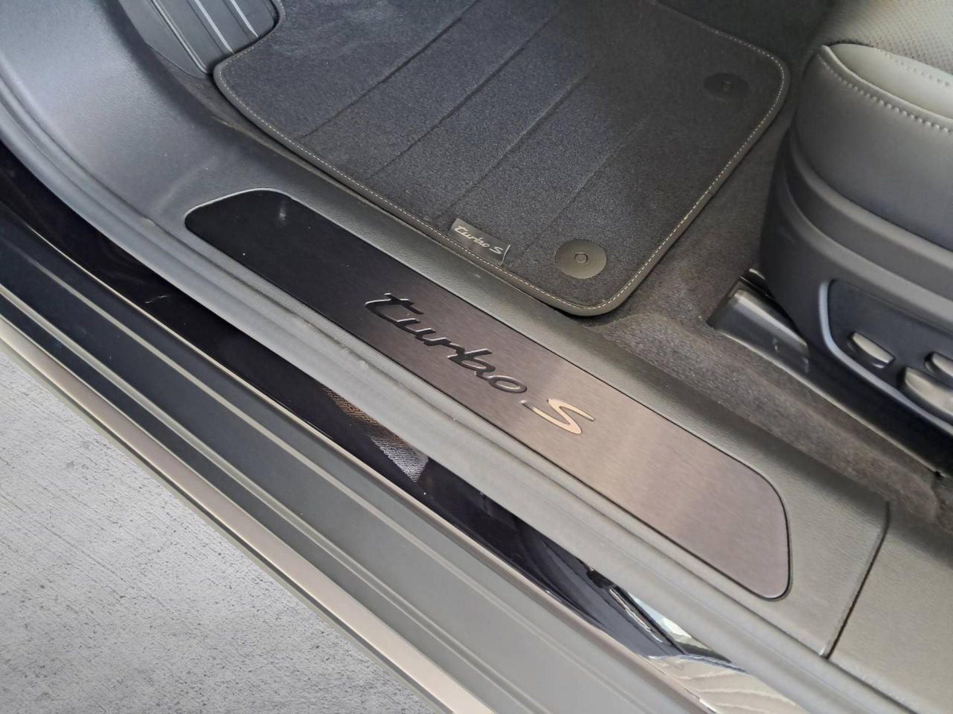 PORSCHE Panamera Turbo S E-Hybrid-image-26