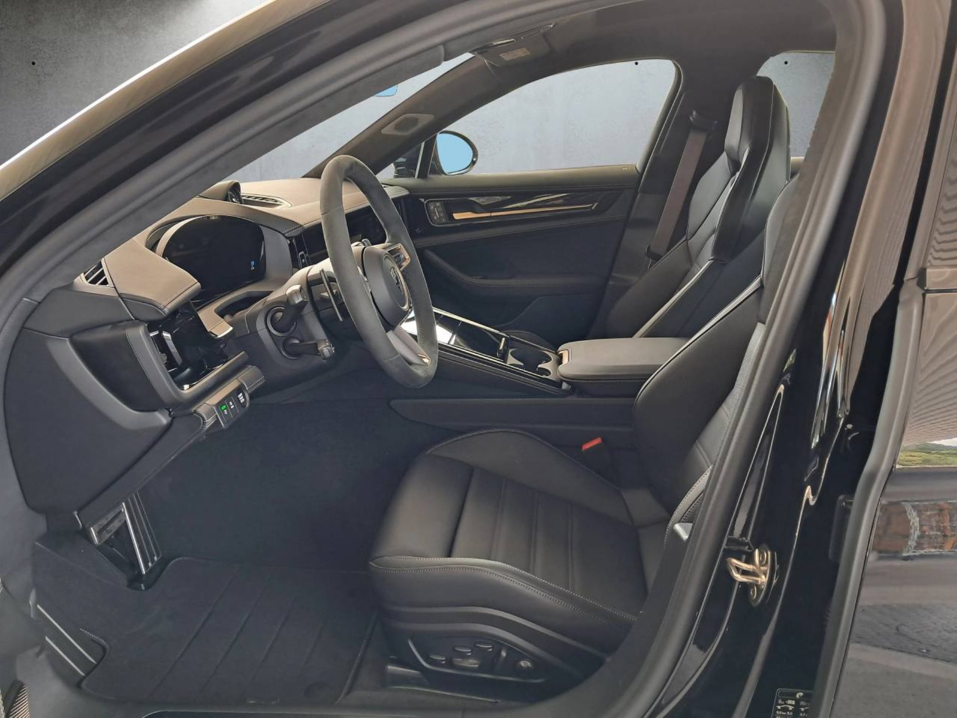 PORSCHE Panamera Turbo S E-Hybrid-image-3