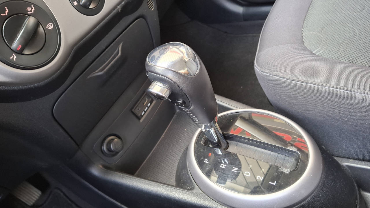 HYUNDAI i20 1.4 Style-image-12
