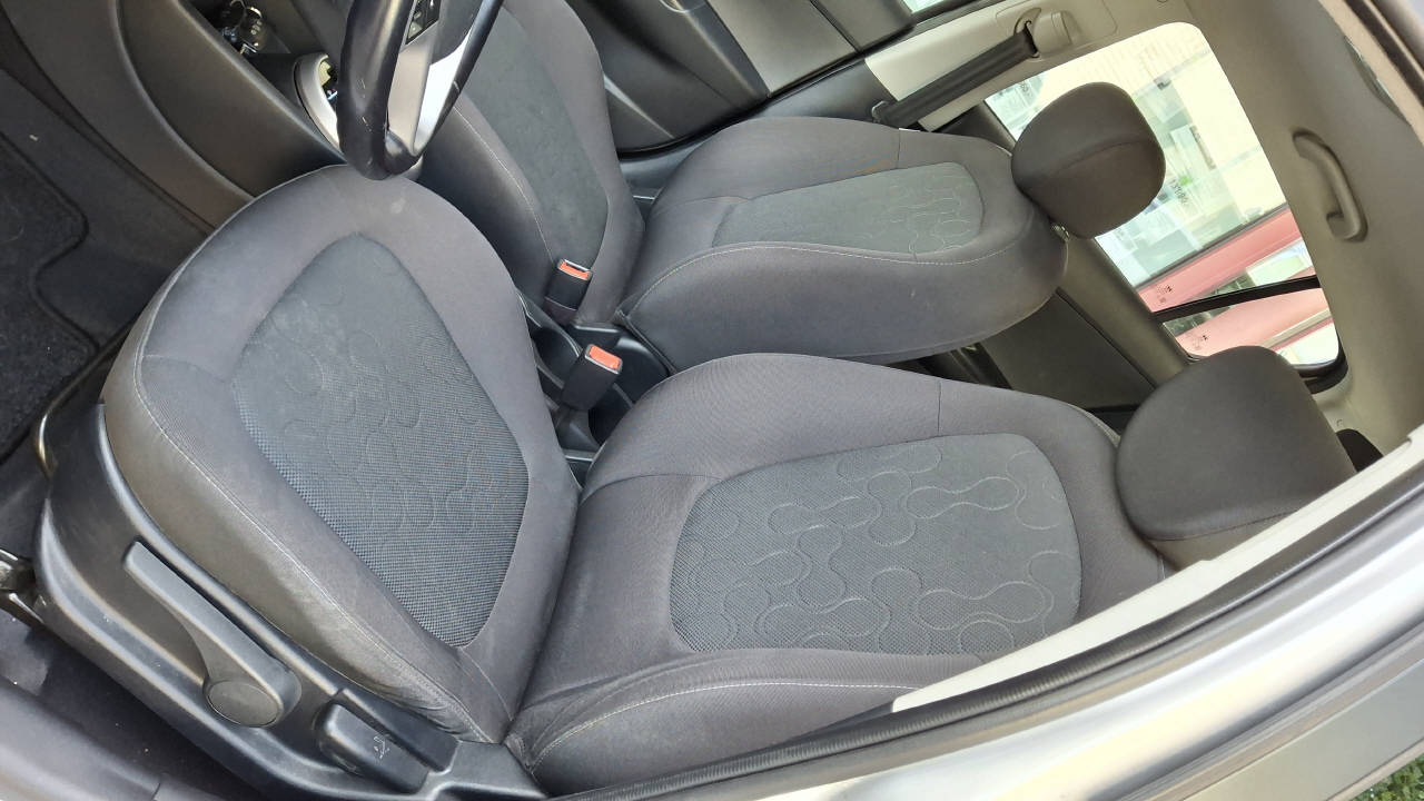 HYUNDAI i20 1.4 Style-image-8