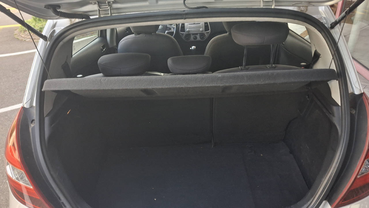 HYUNDAI i20 1.4 Style-image-5
