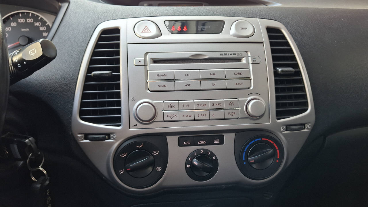 HYUNDAI i20 1.4 Style-image-10