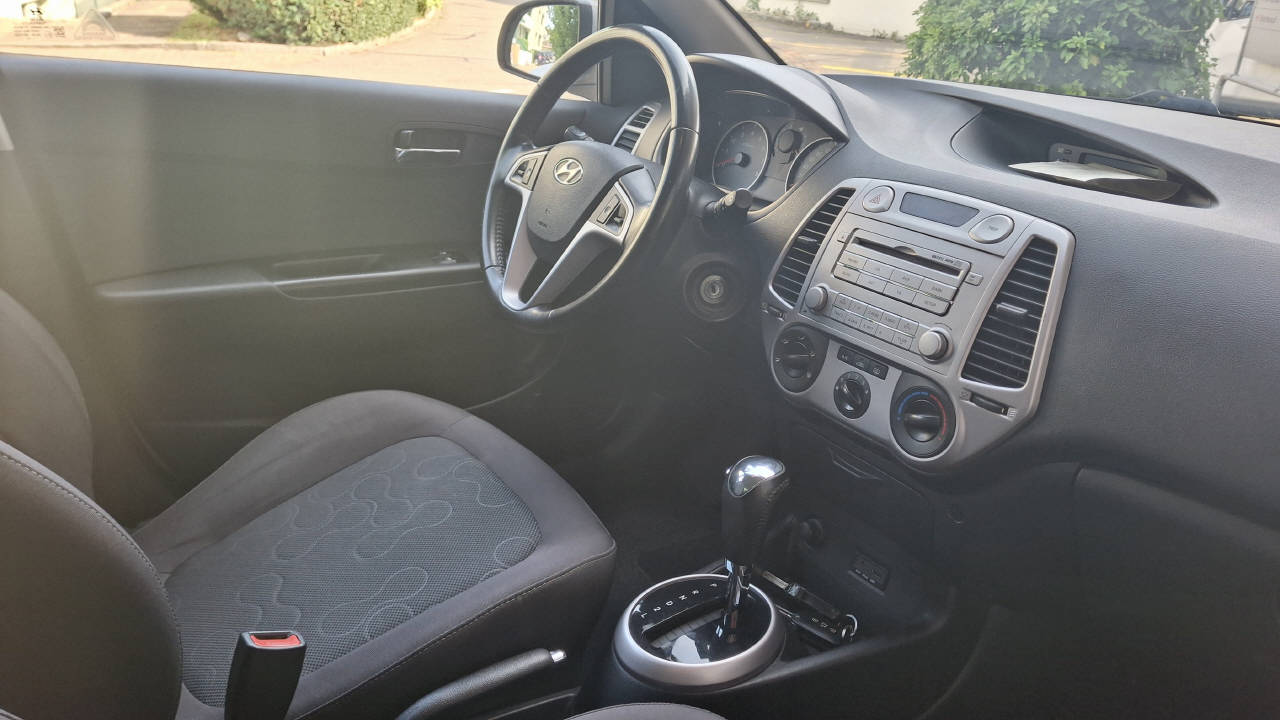 HYUNDAI i20 1.4 Style-image-6