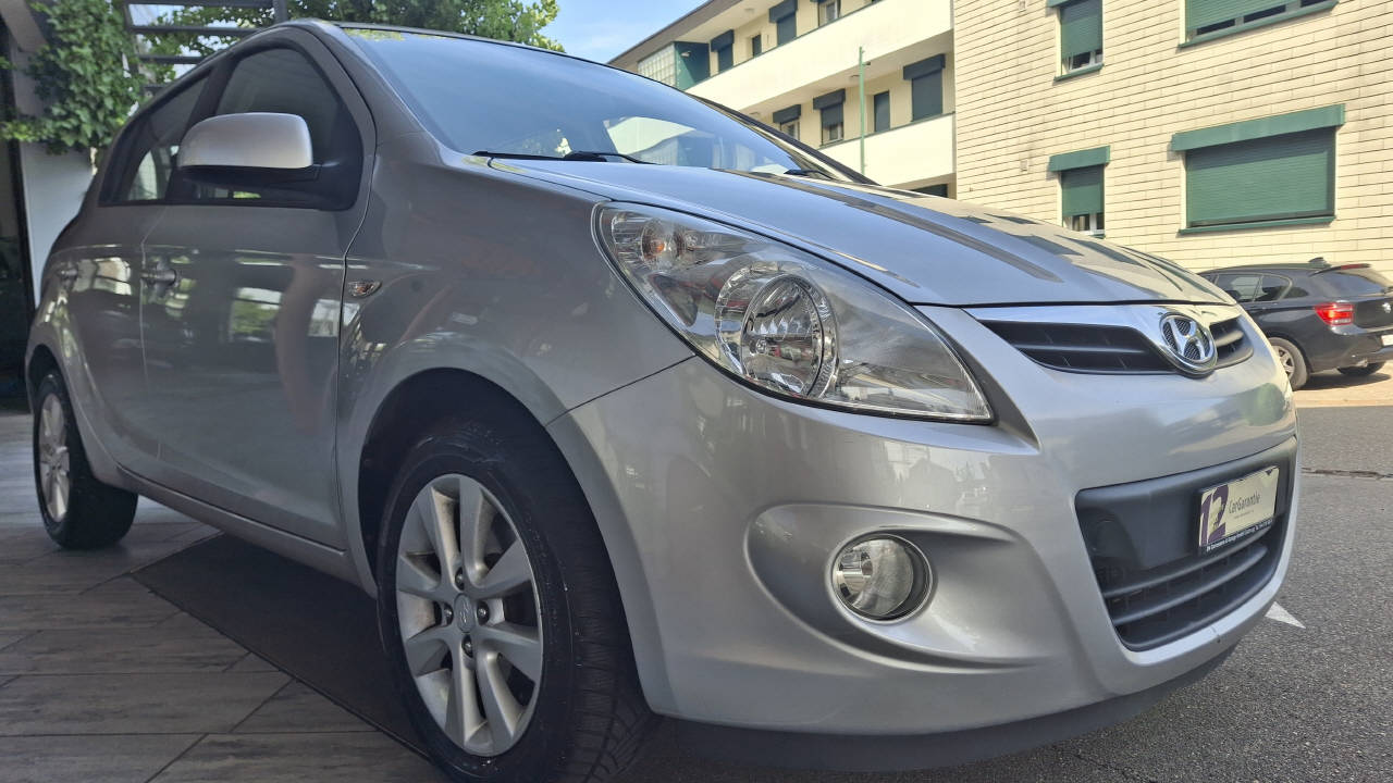 HYUNDAI i20 1.4 Style-image-2