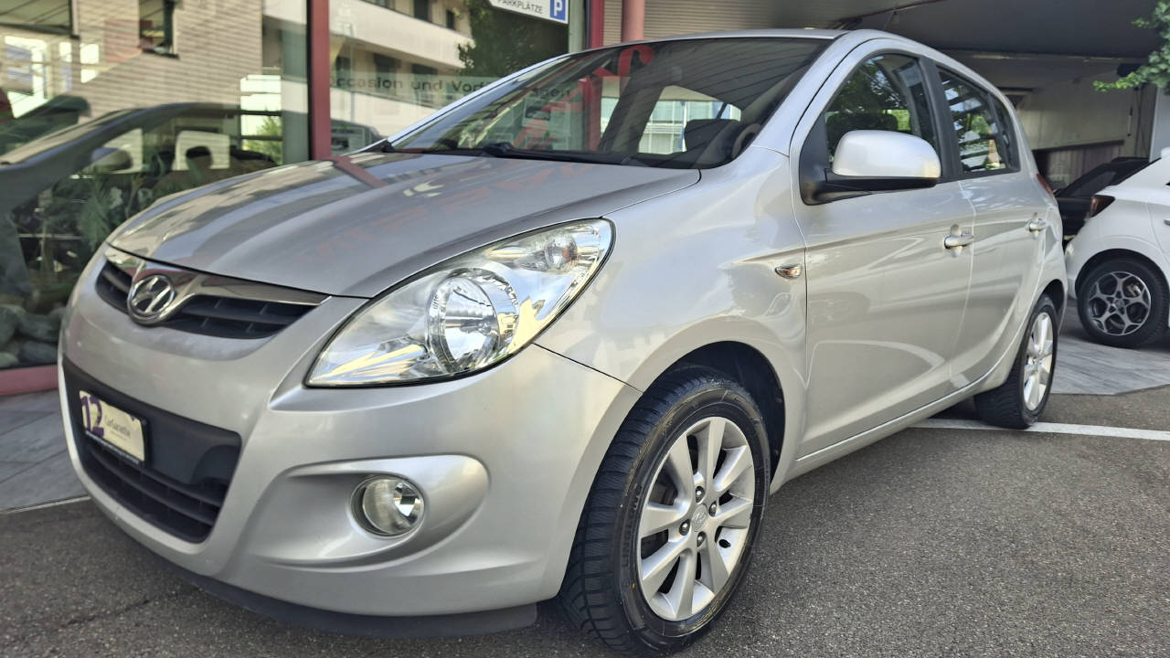 HYUNDAI i20 1.4 Style-image-1