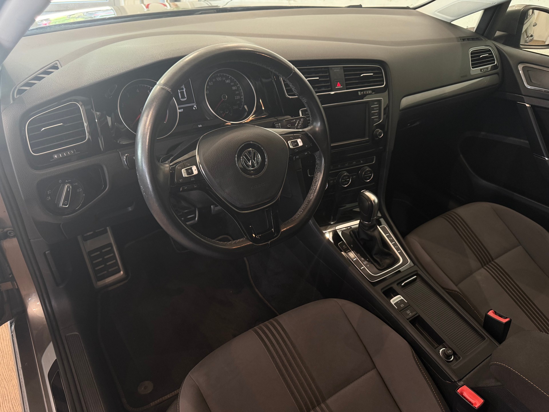 VW Golf 1.4 TSI Allstar DSG-image-19