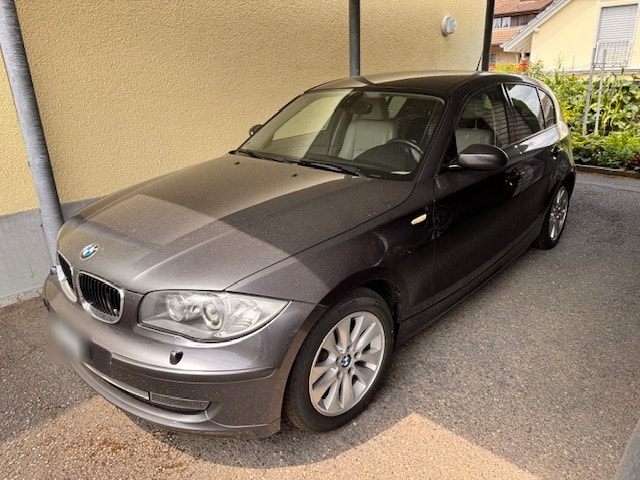 BMW 118i-image-0