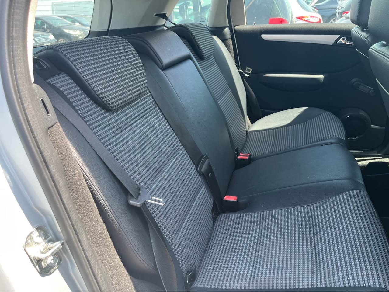 MERCEDES-BENZ B 200 CDI Elégance-image-9