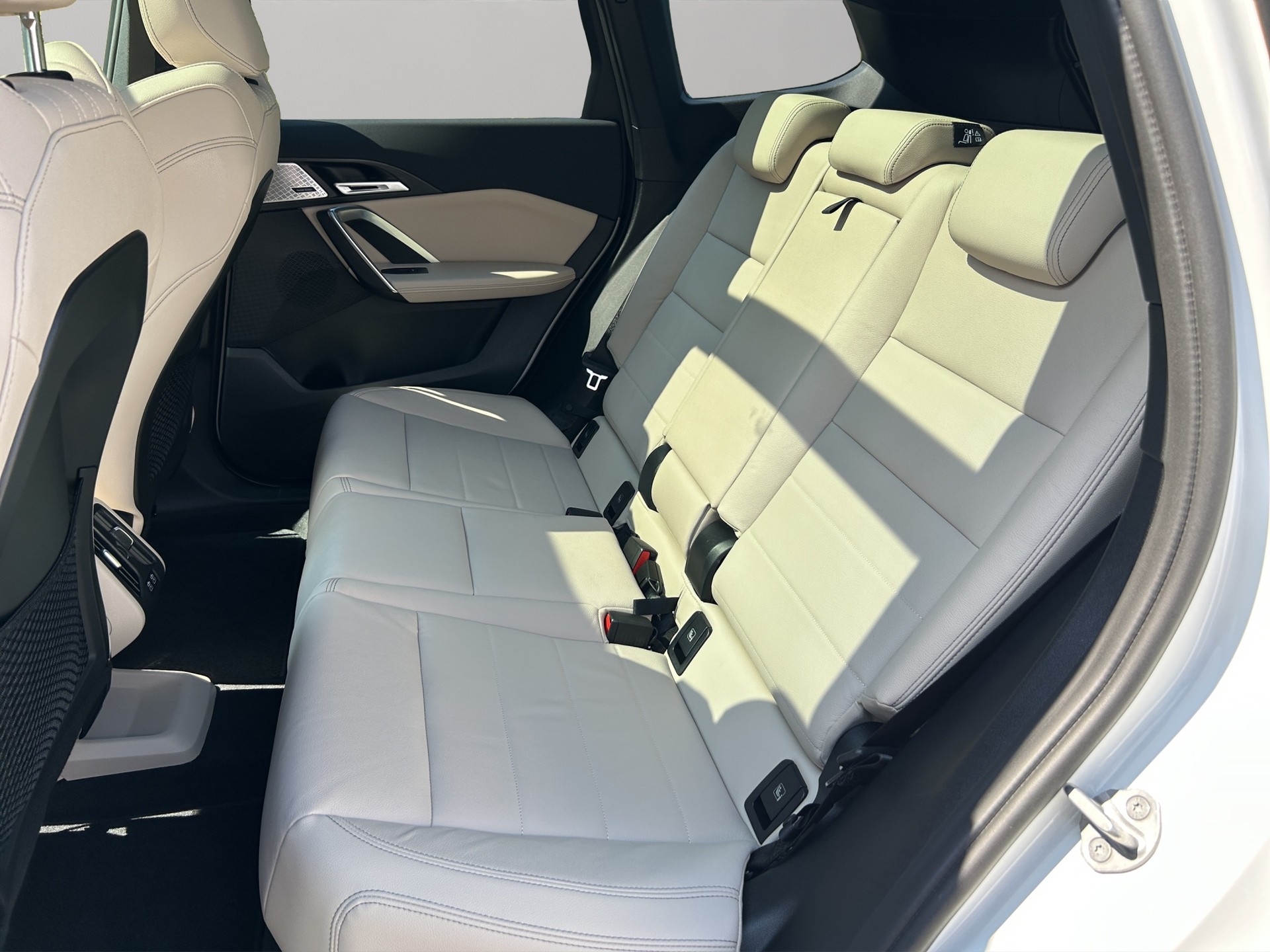 BMW iX1 xDrive 30 M Sport-image-19