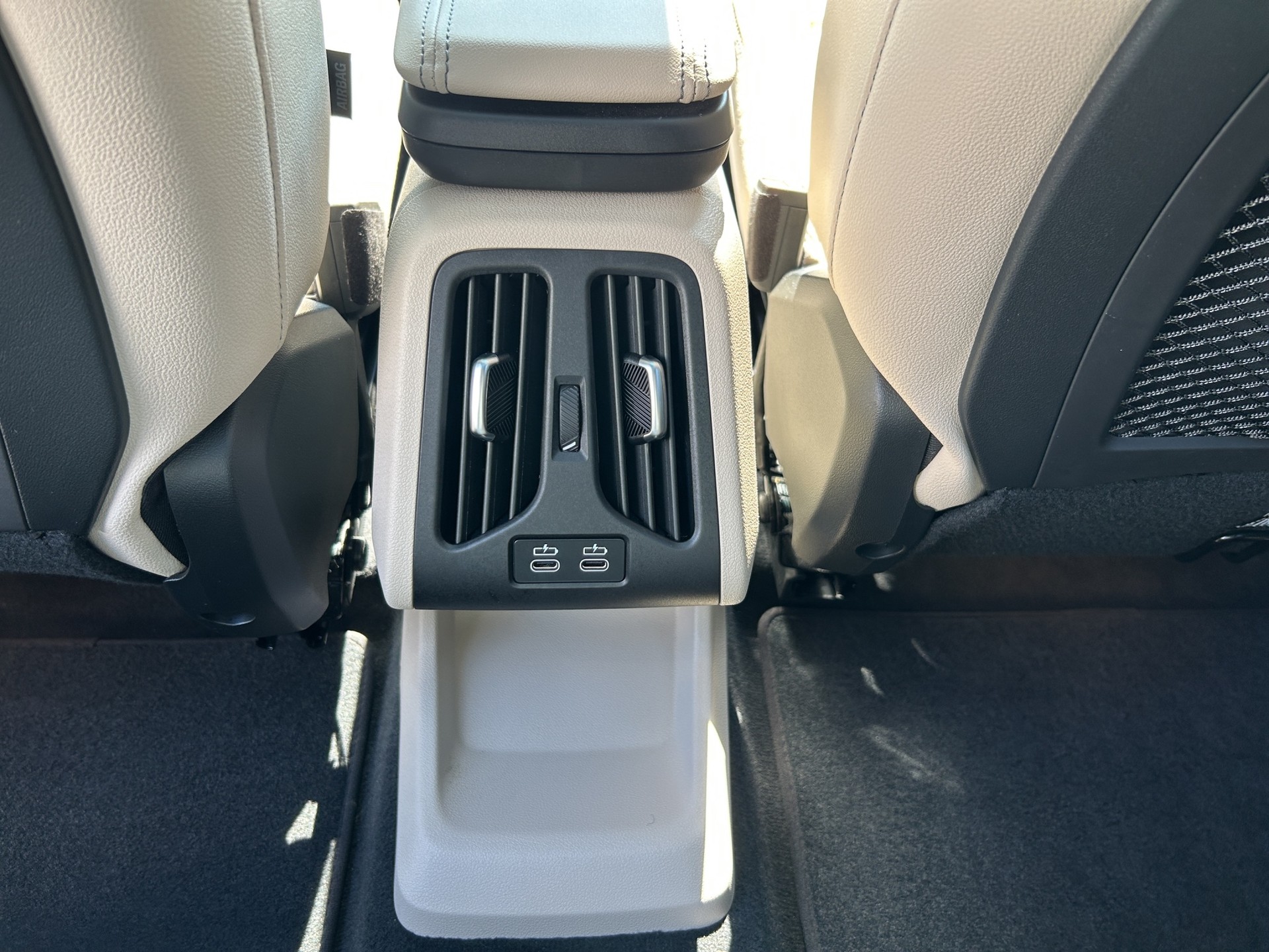 BMW iX1 xDrive 30 M Sport-image-18
