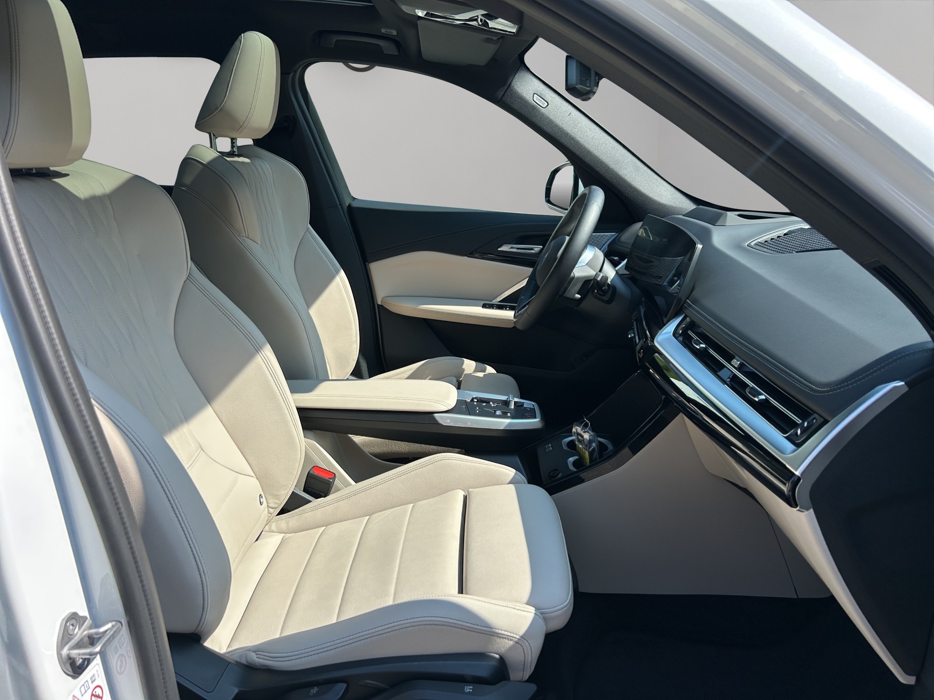 BMW iX1 xDrive 30 M Sport-image-21