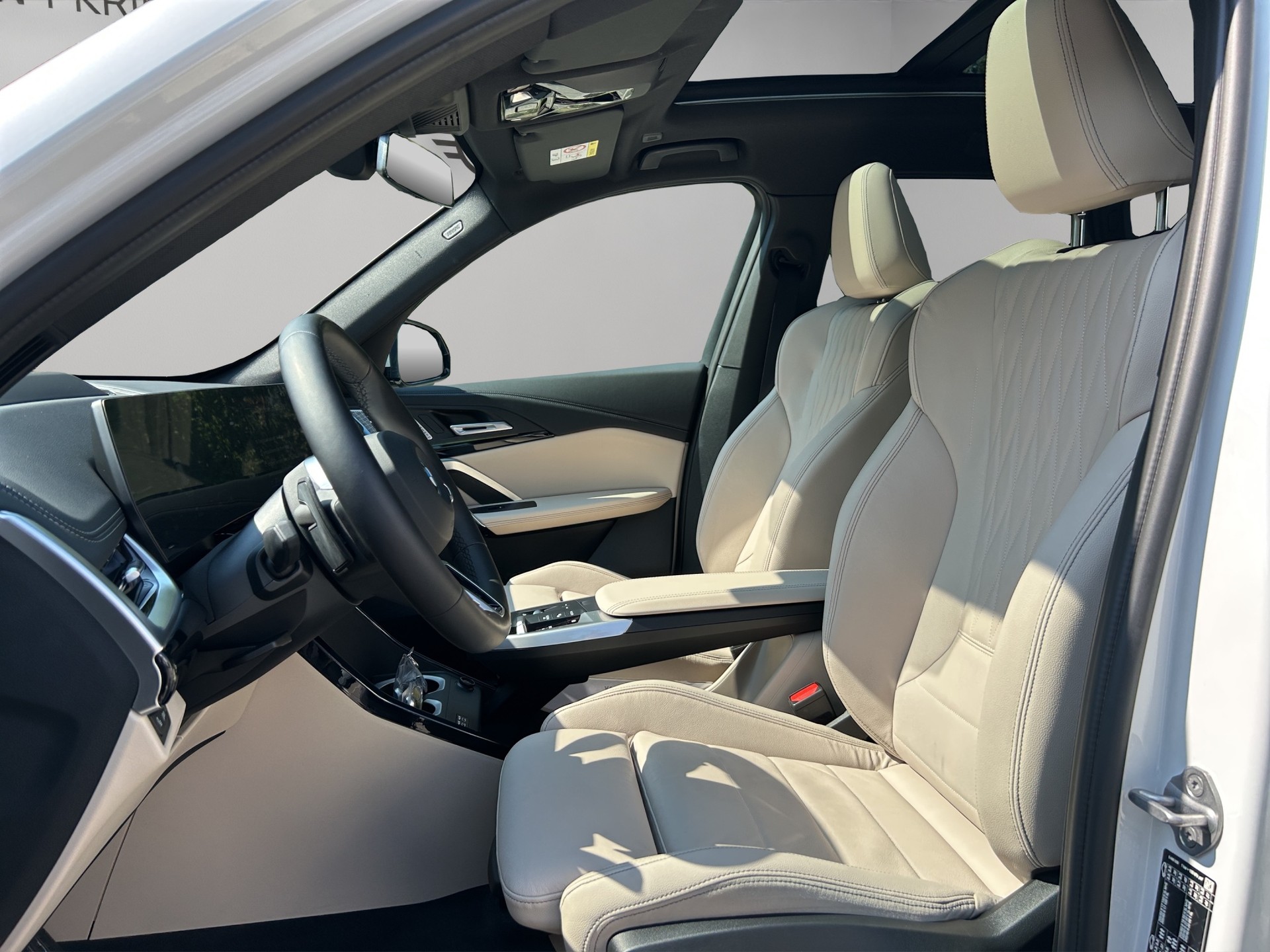 BMW iX1 xDrive 30 M Sport-image-11