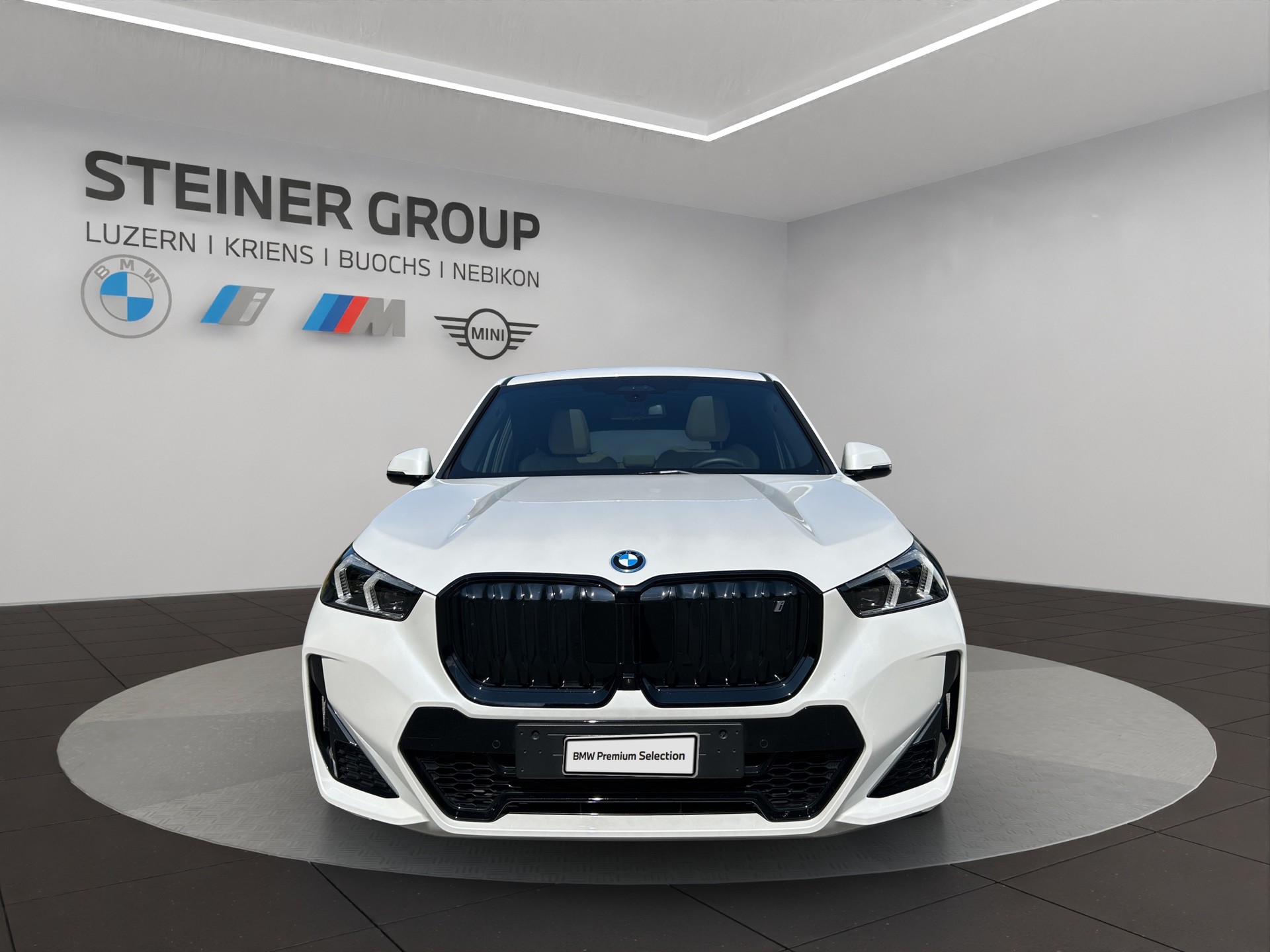 BMW iX1 xDrive 30 M Sport-image-2