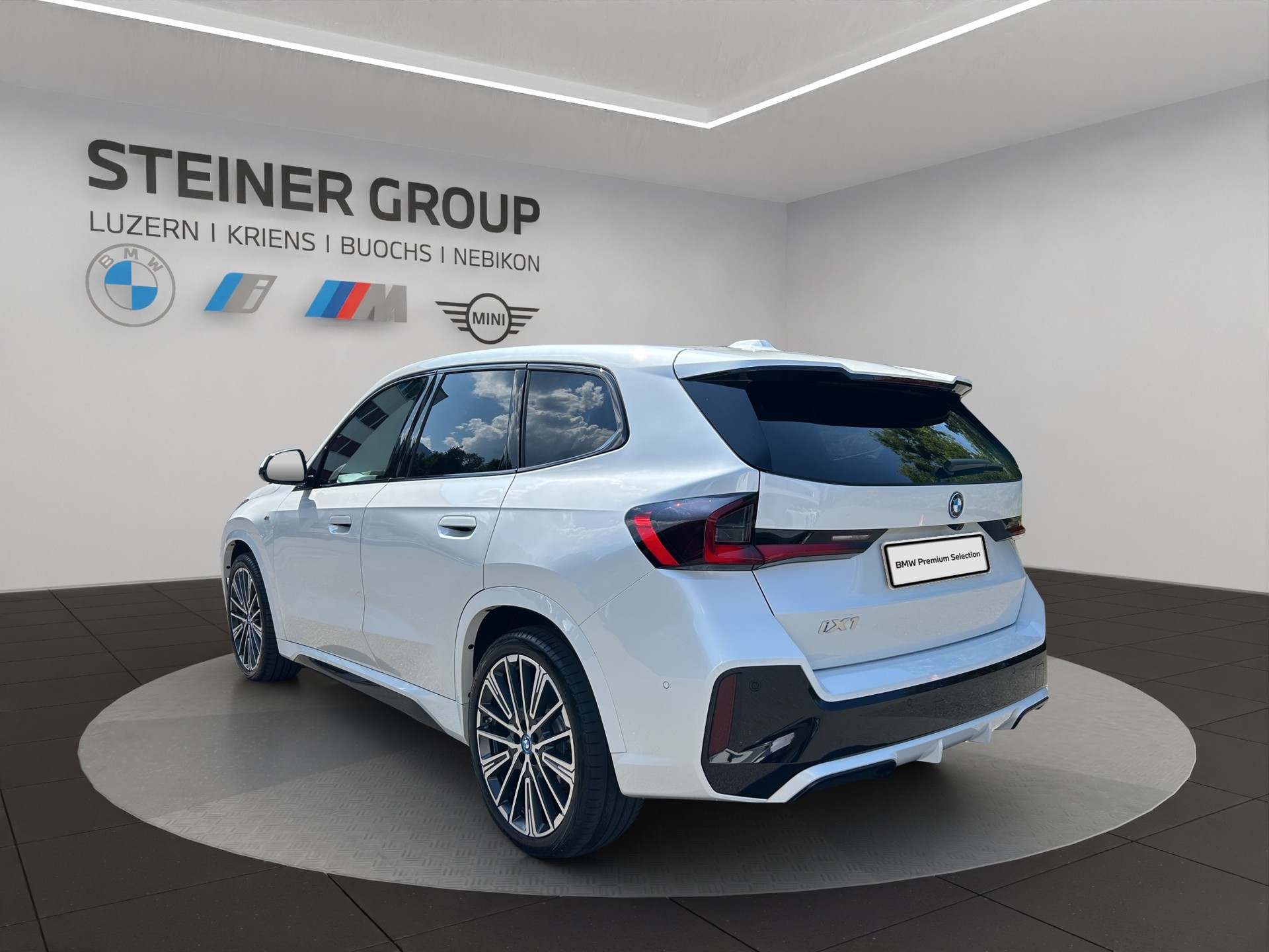 BMW iX1 xDrive 30 M Sport-image-7