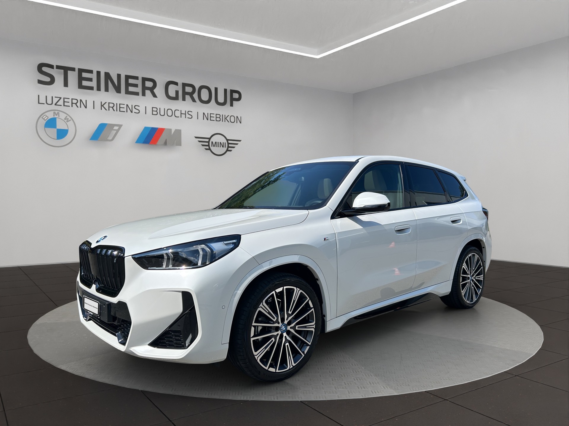 BMW iX1 xDrive 30 M Sport-image-0
