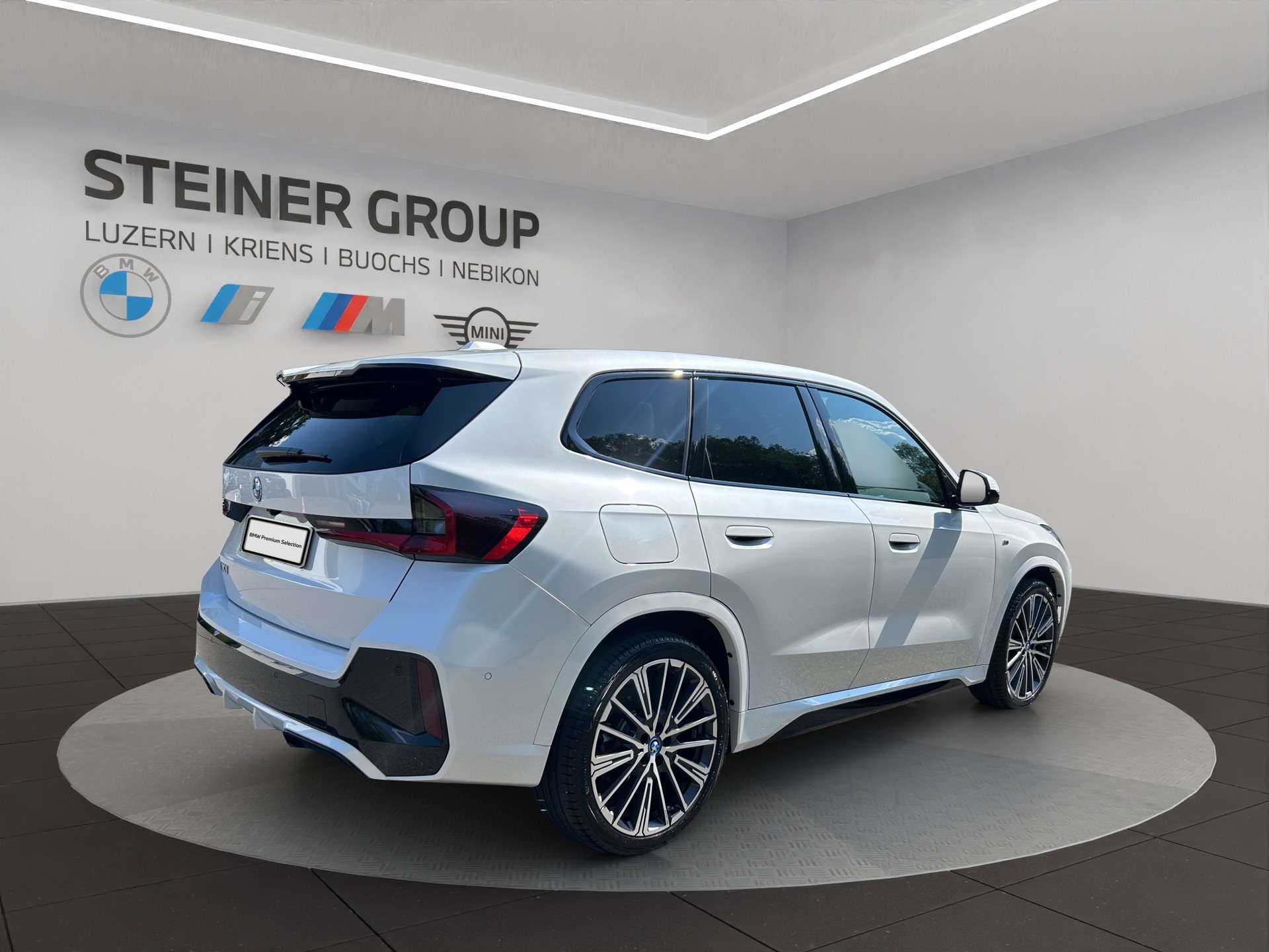 BMW iX1 xDrive 30 M Sport-image-5