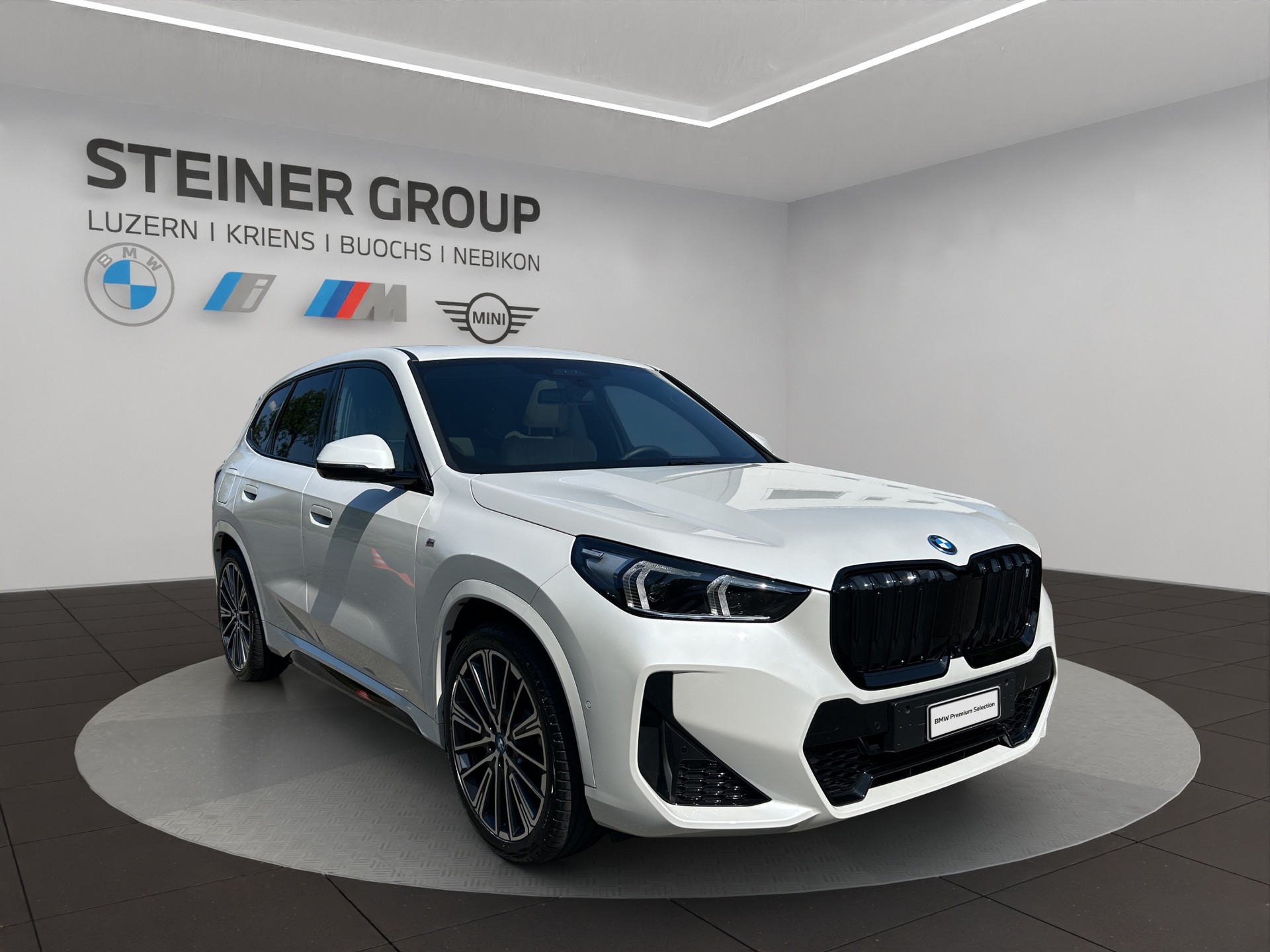 BMW iX1 xDrive 30 M Sport-image-3