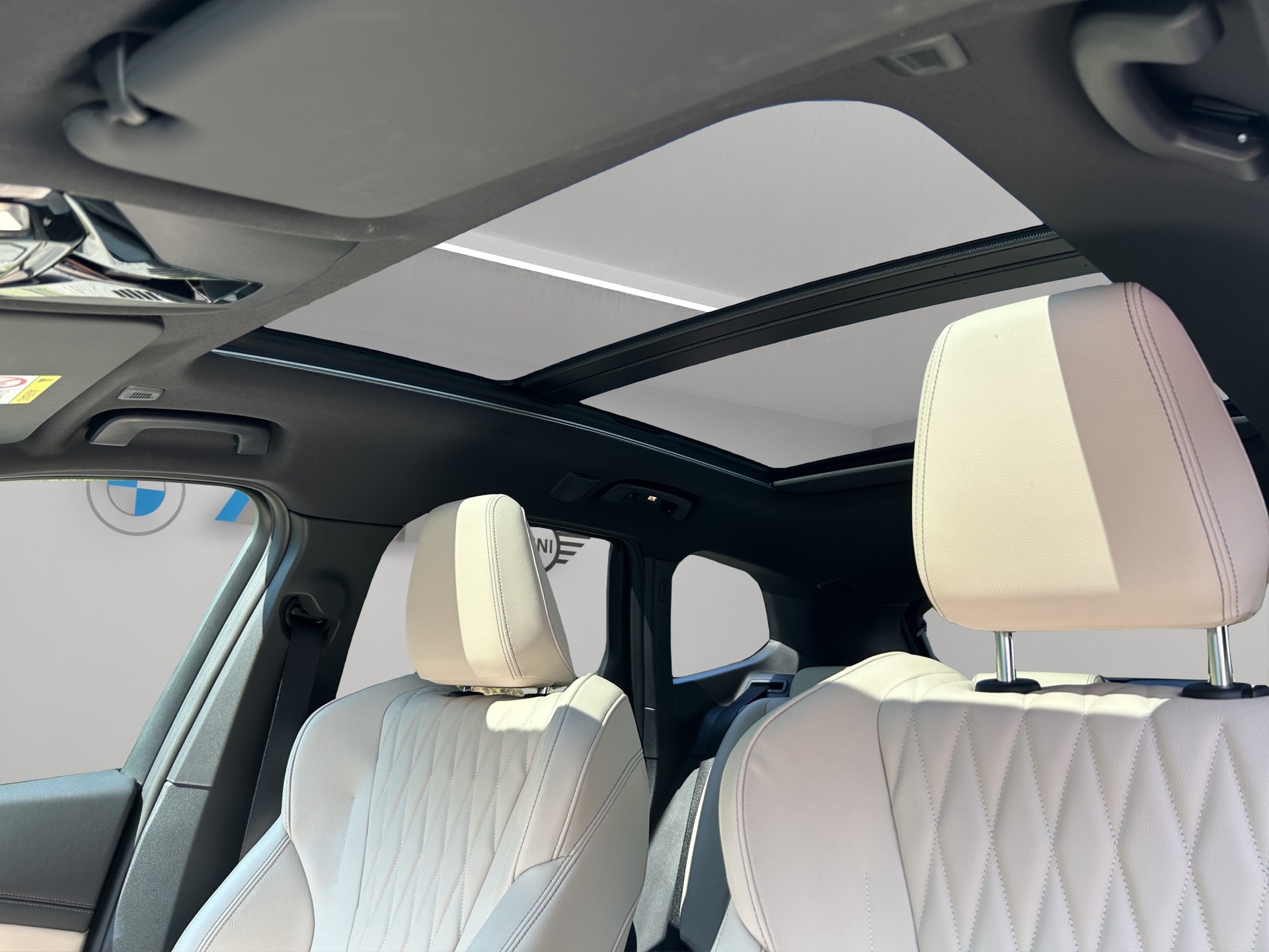 BMW iX1 xDrive 30 M Sport-image-13