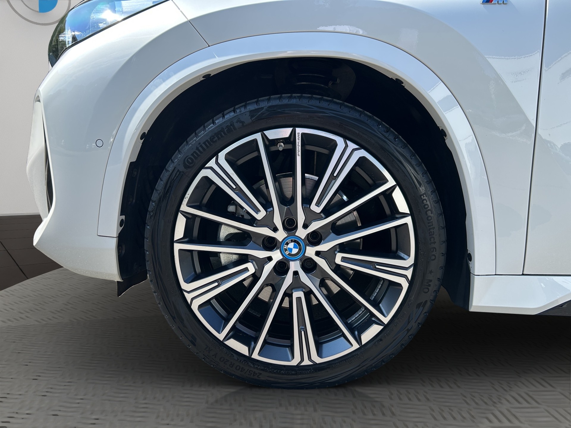 BMW iX1 xDrive 30 M Sport-image-9
