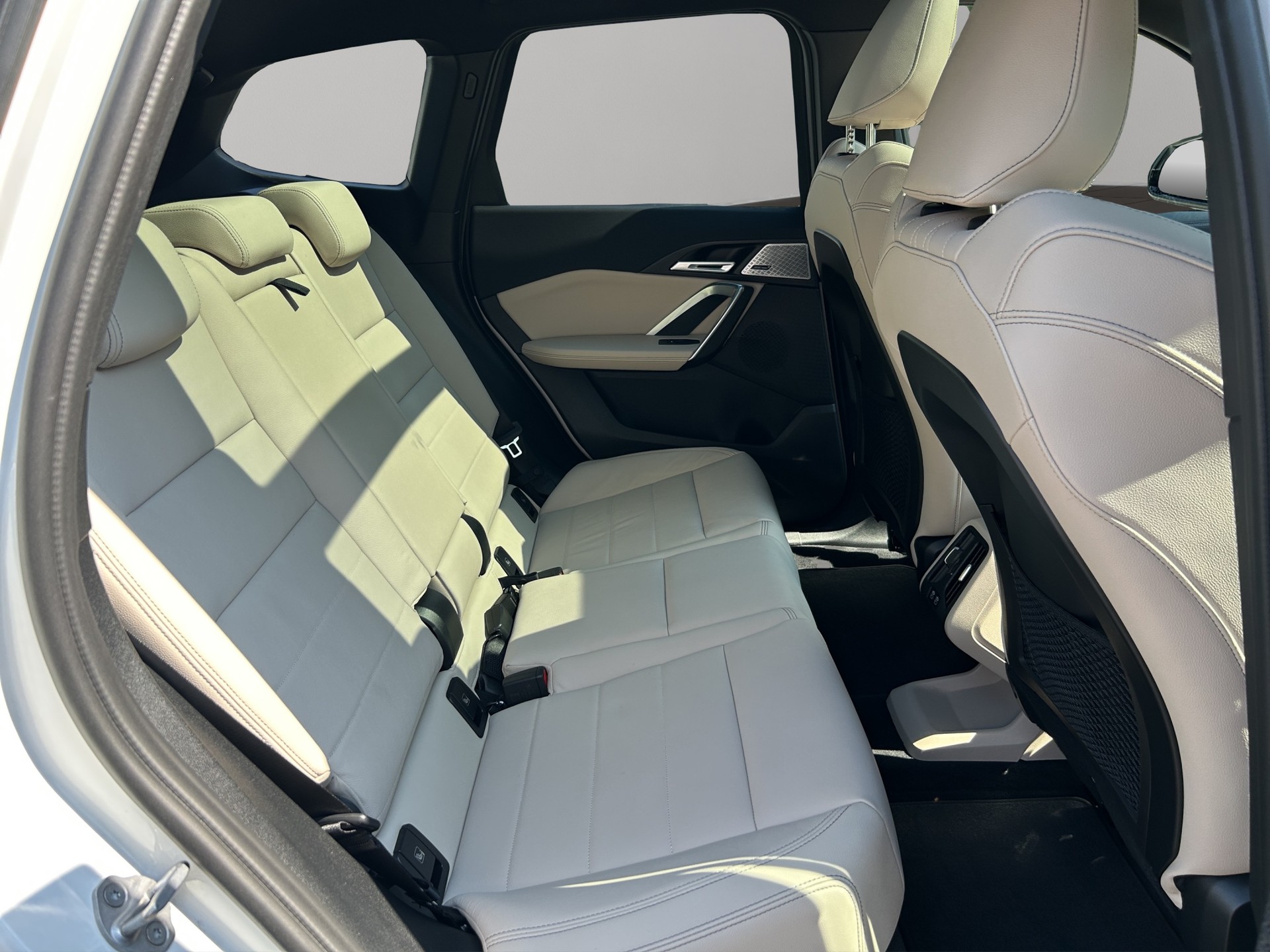 BMW iX1 xDrive 30 M Sport-image-22