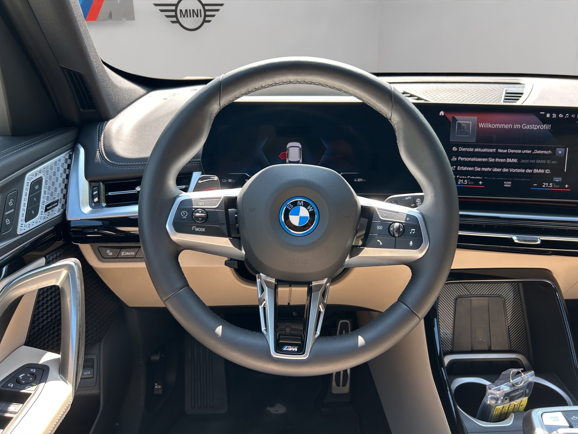 BMW iX1 xDrive 30 M Sport-image-14