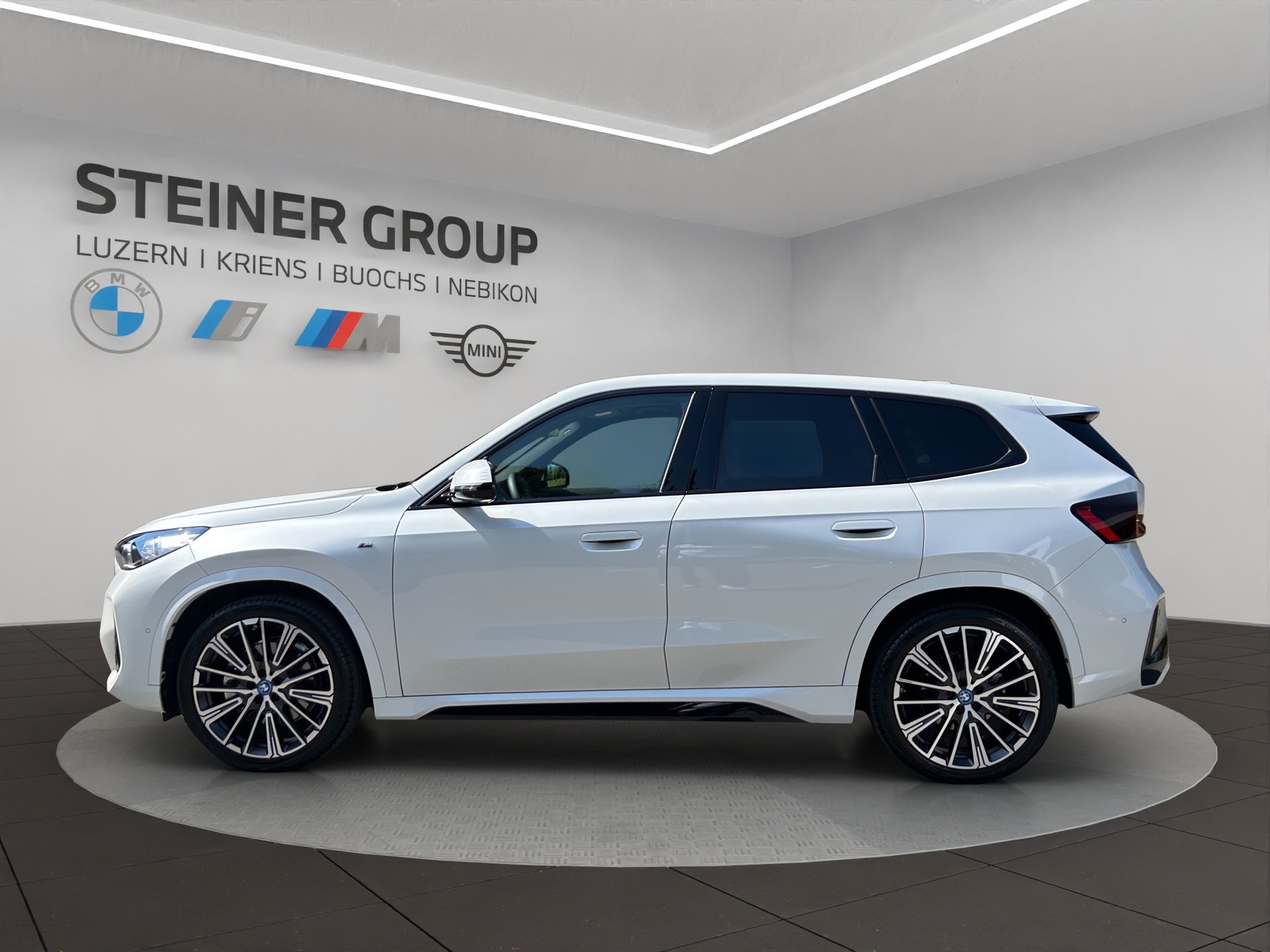 BMW iX1 xDrive 30 M Sport-image-8
