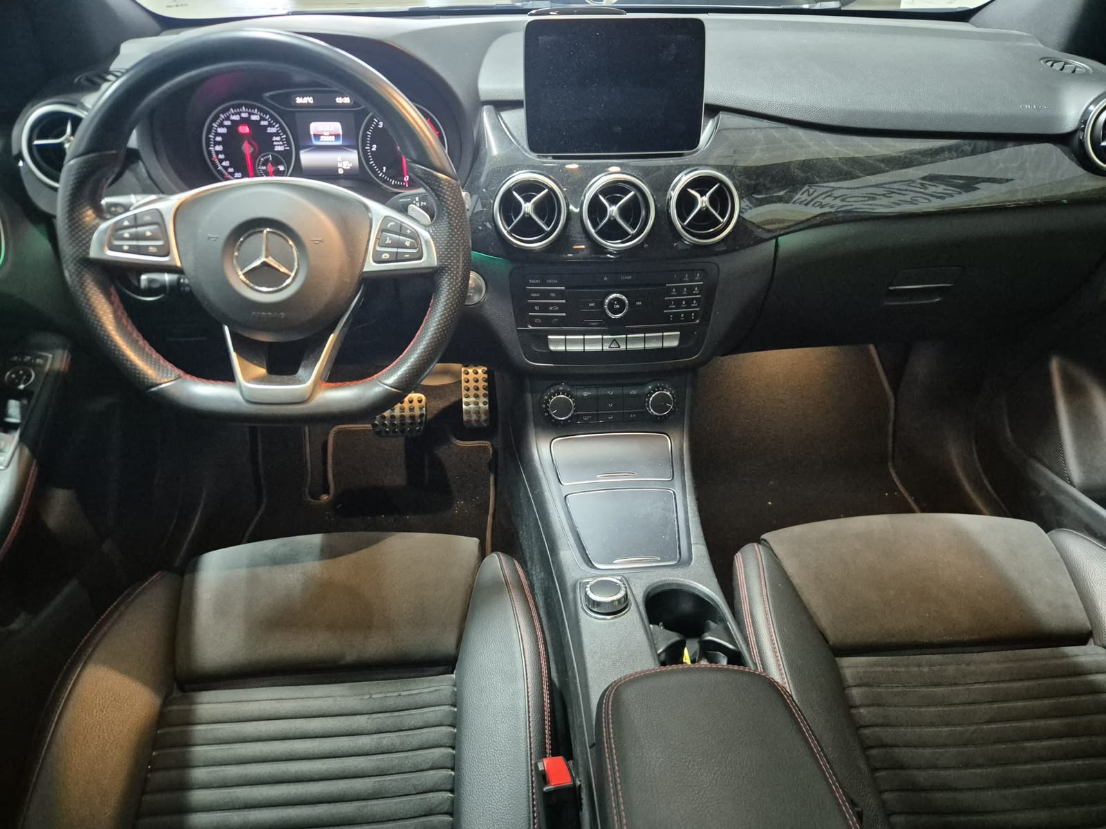 MERCEDES-BENZ B 220 CDI AMG Line 4Matic 7G-DCT-image-6
