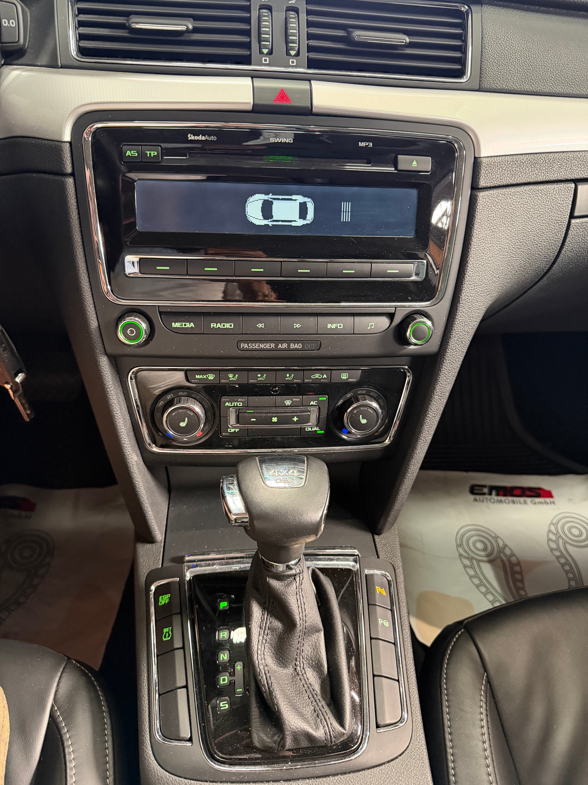 SKODA Superb 3.6 FSI Elegance 4x4 DSG-image-12