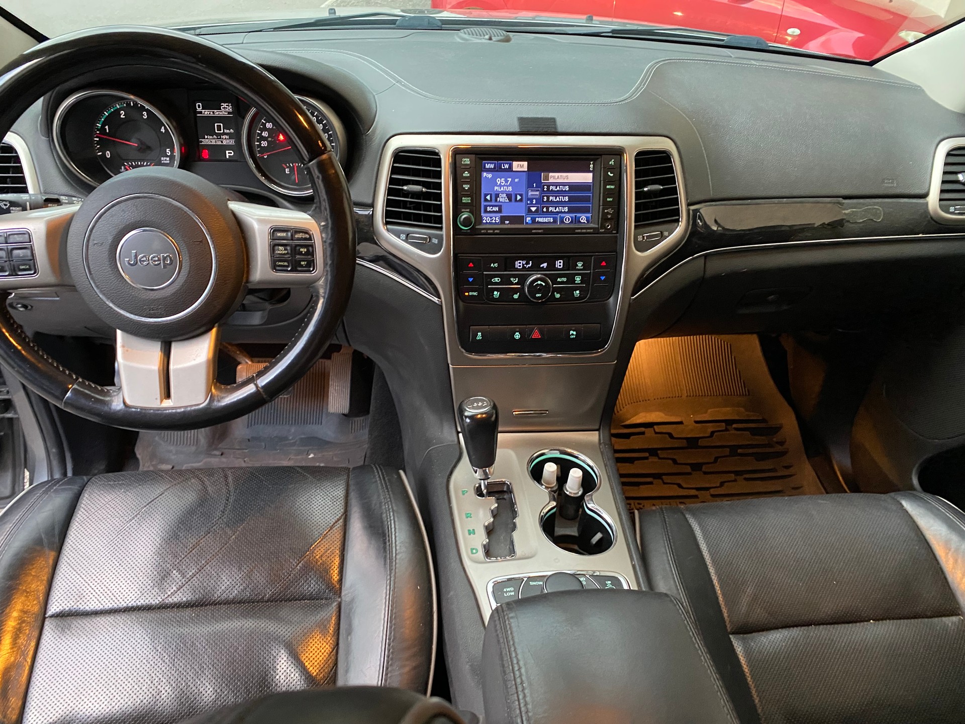 JEEP Grand Cherokee 3.0 CRD Limited Automatic-image-3