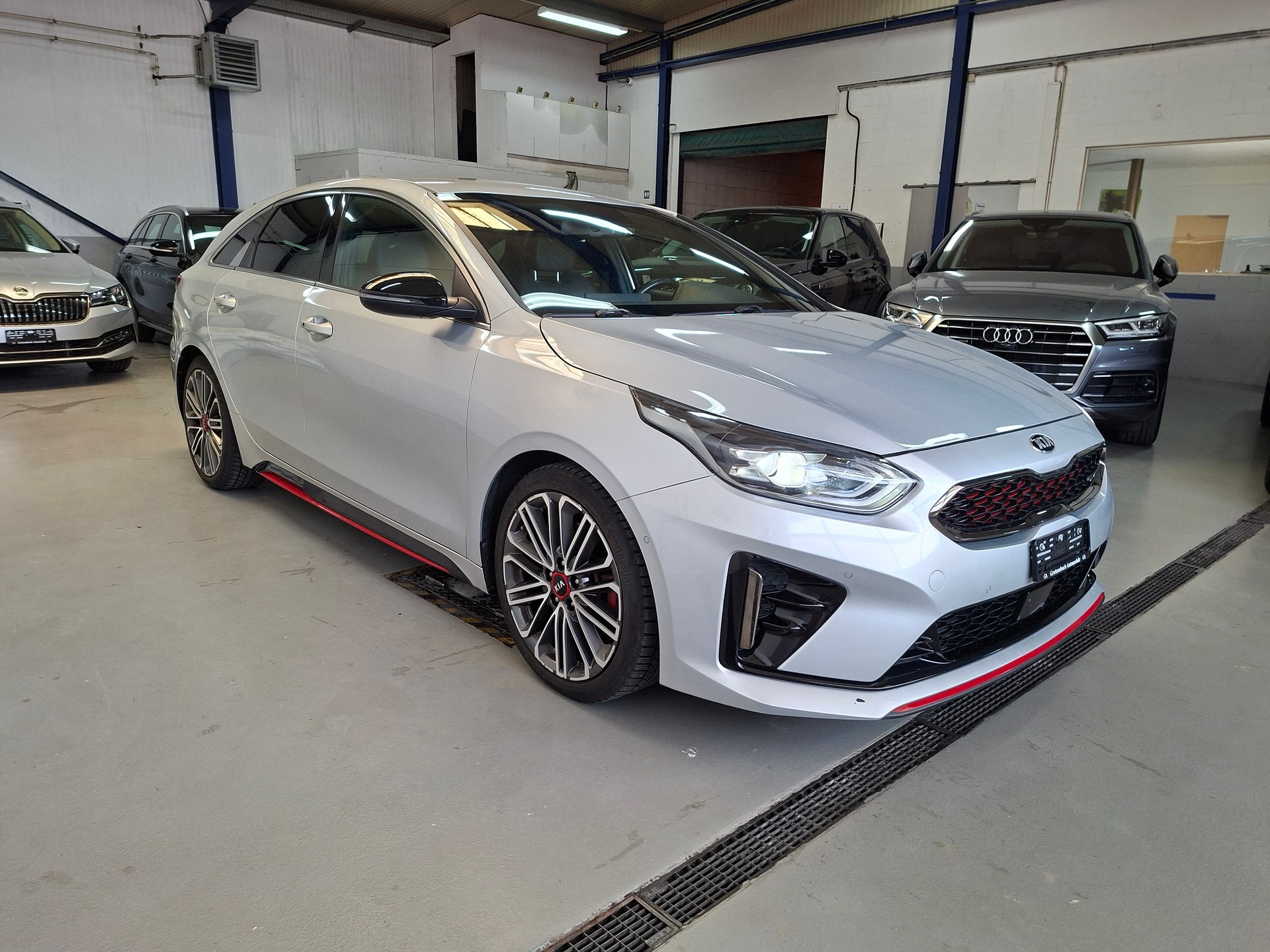 KIA ProCeed 1.6 T-GDi GT DCT-image-4