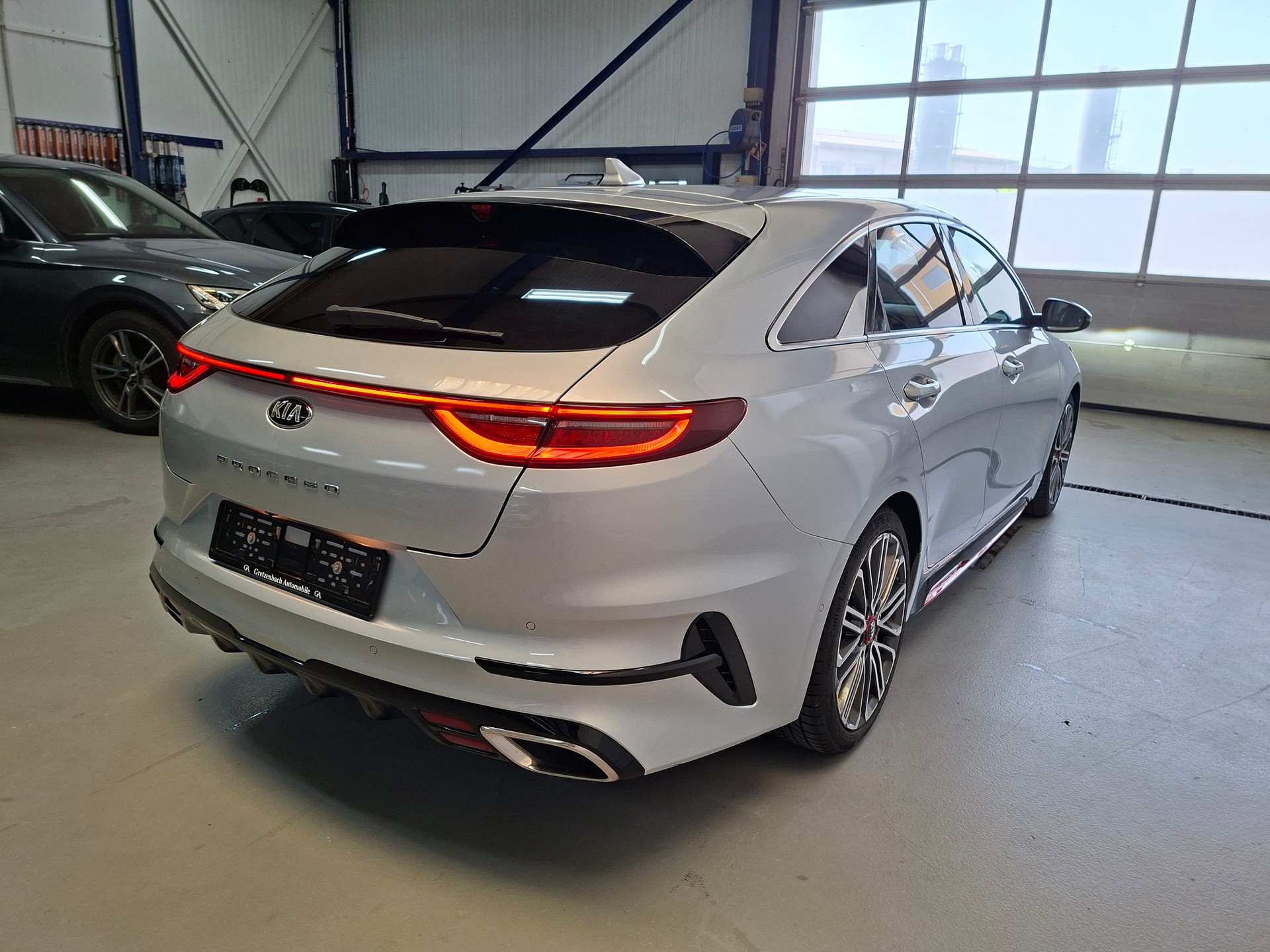 KIA ProCeed 1.6 T-GDi GT DCT-image-3