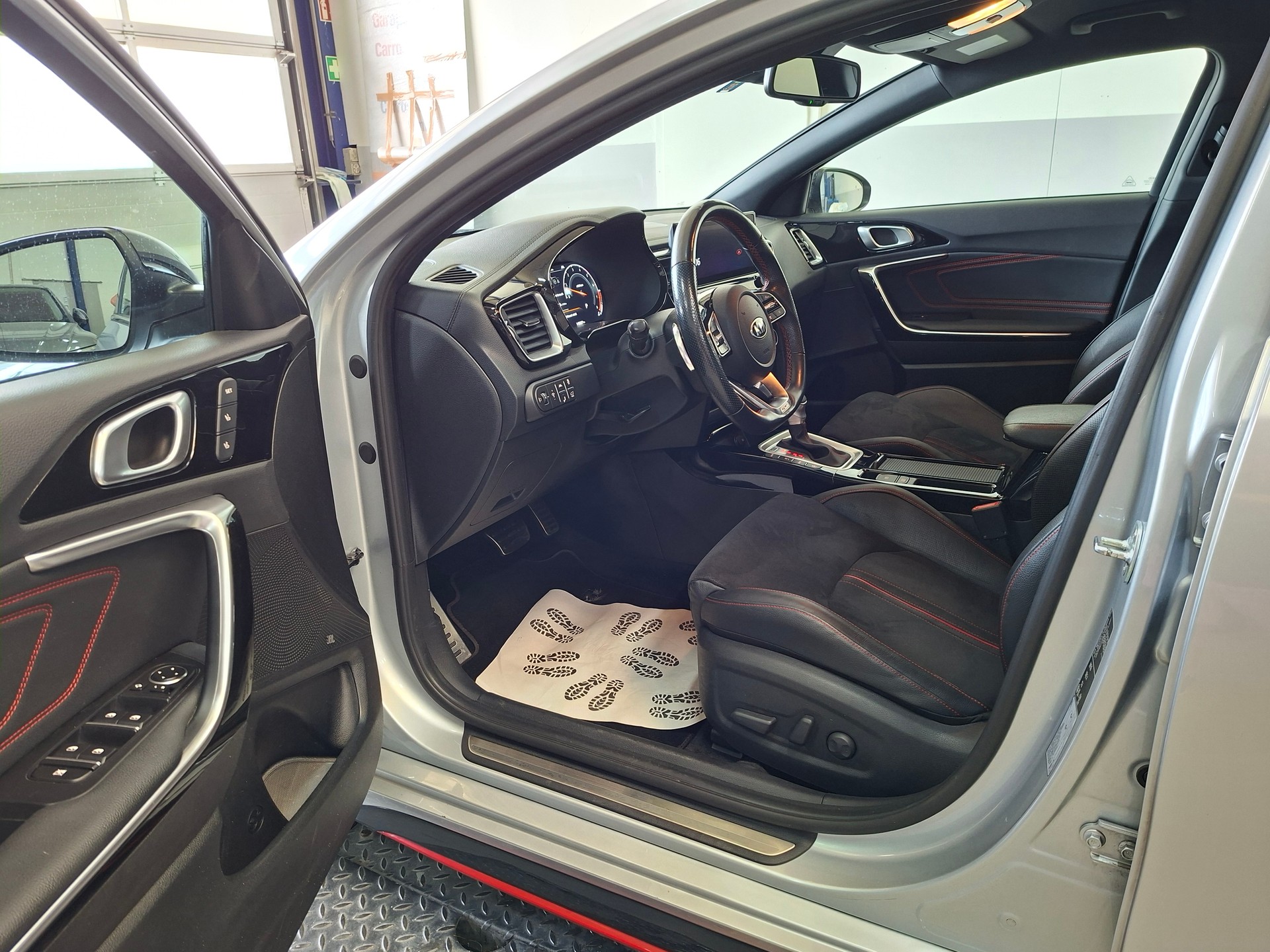 KIA ProCeed 1.6 T-GDi GT DCT-image-8
