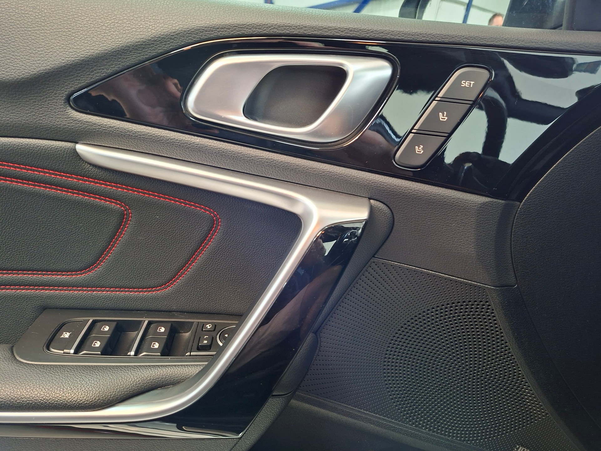 KIA ProCeed 1.6 T-GDi GT DCT-image-13