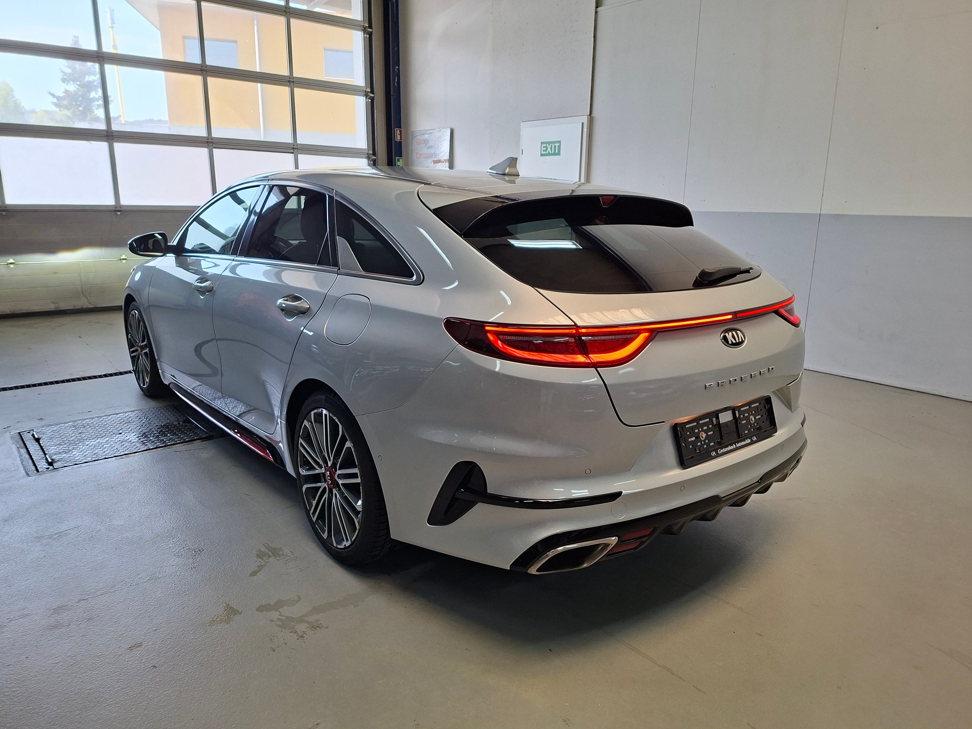 KIA ProCeed 1.6 T-GDi GT DCT-image-2
