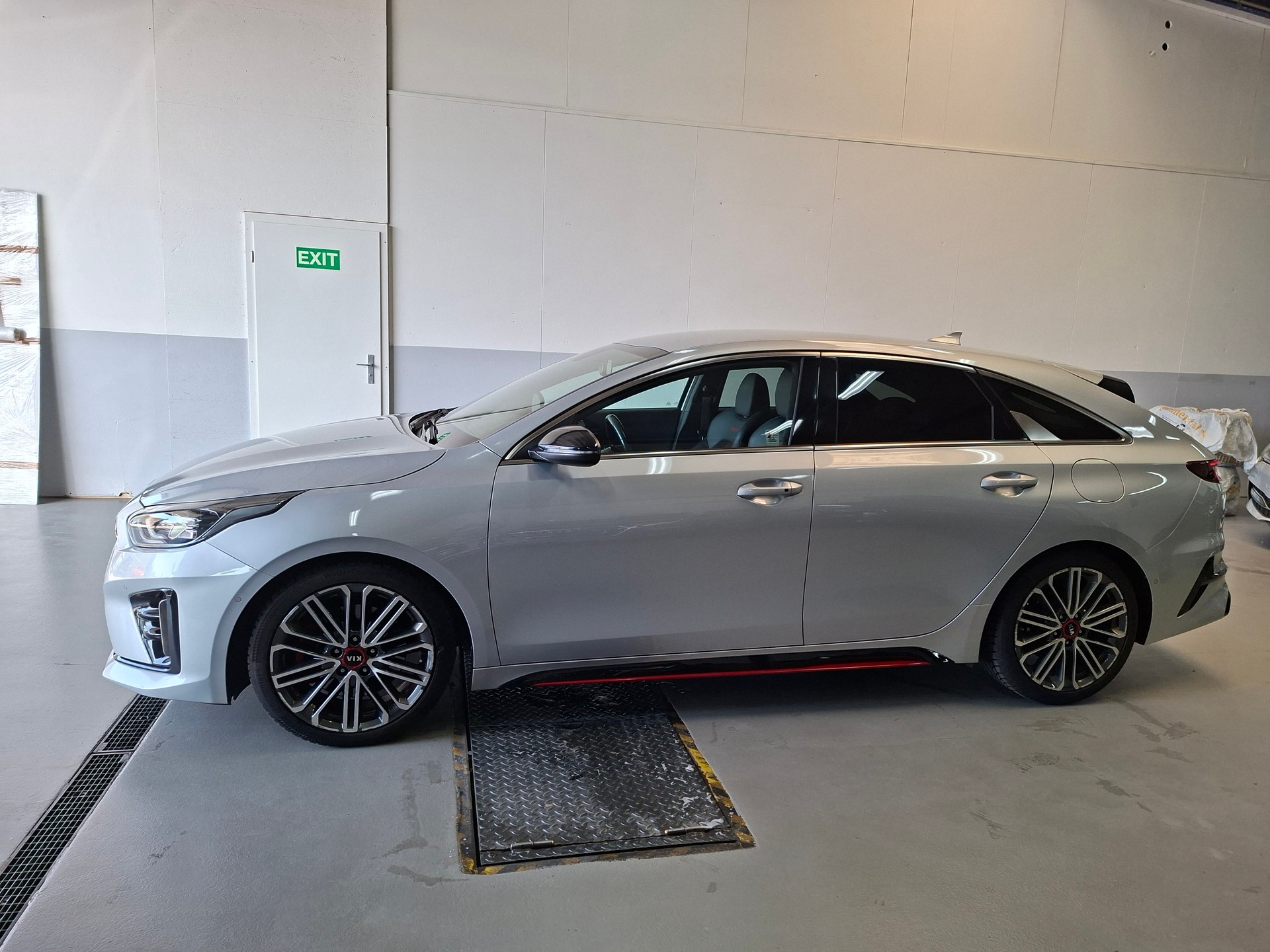 KIA ProCeed 1.6 T-GDi GT DCT-image-1