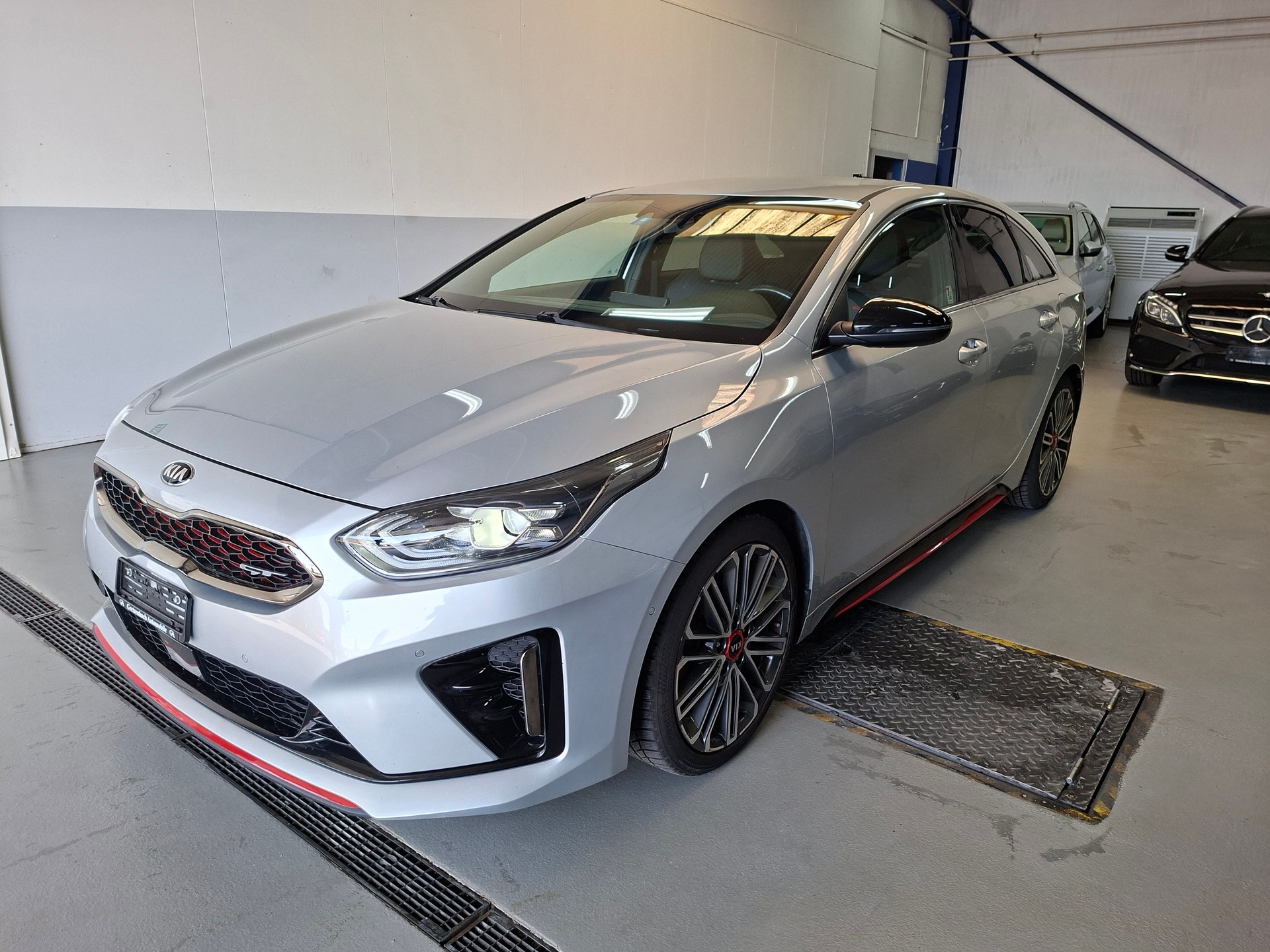 KIA ProCeed 1.6 T-GDi GT DCT-image-0