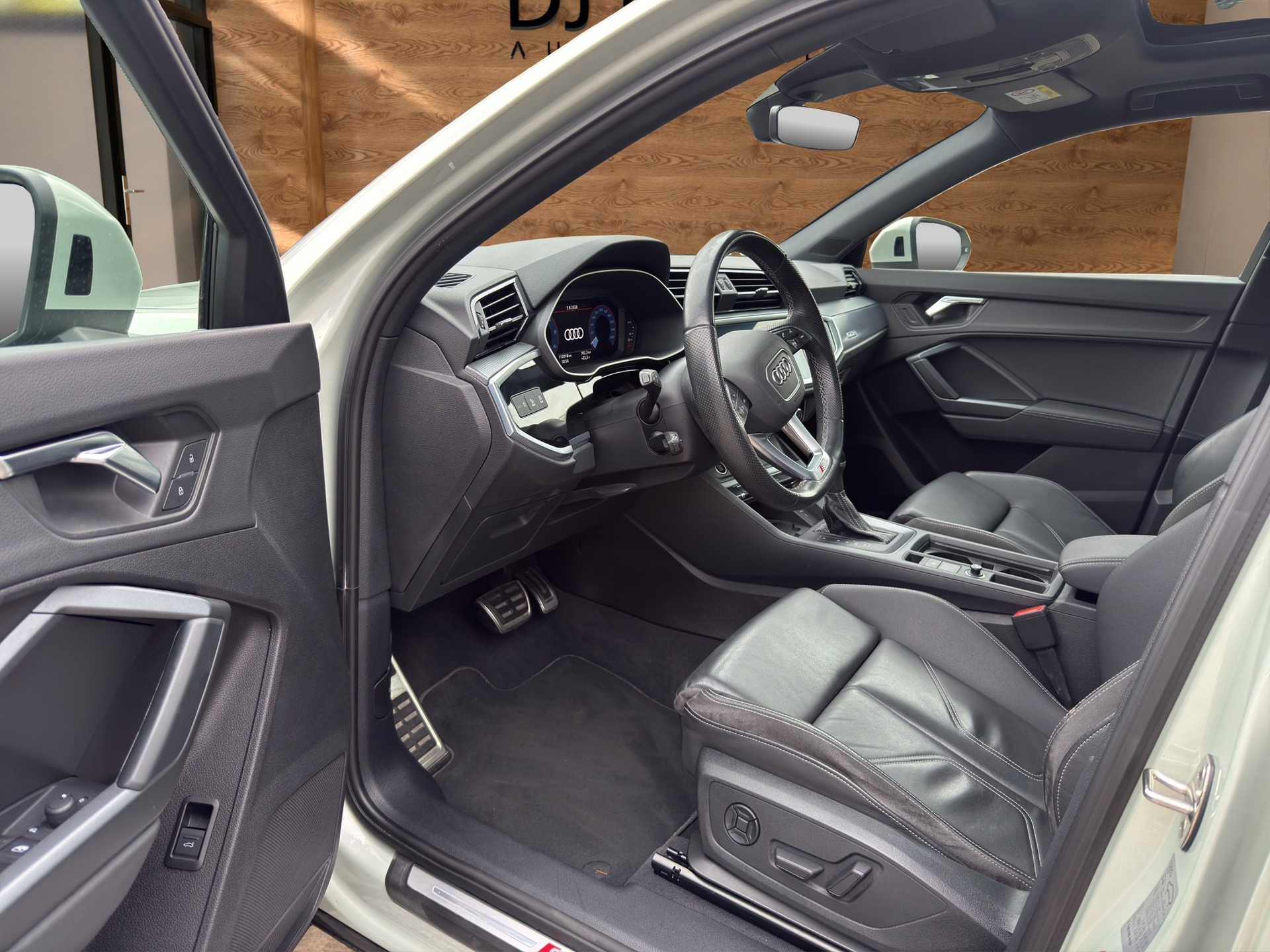 AUDI Q3 Sportback 40 TDI S line Attraction quattro S-tronic-image-13