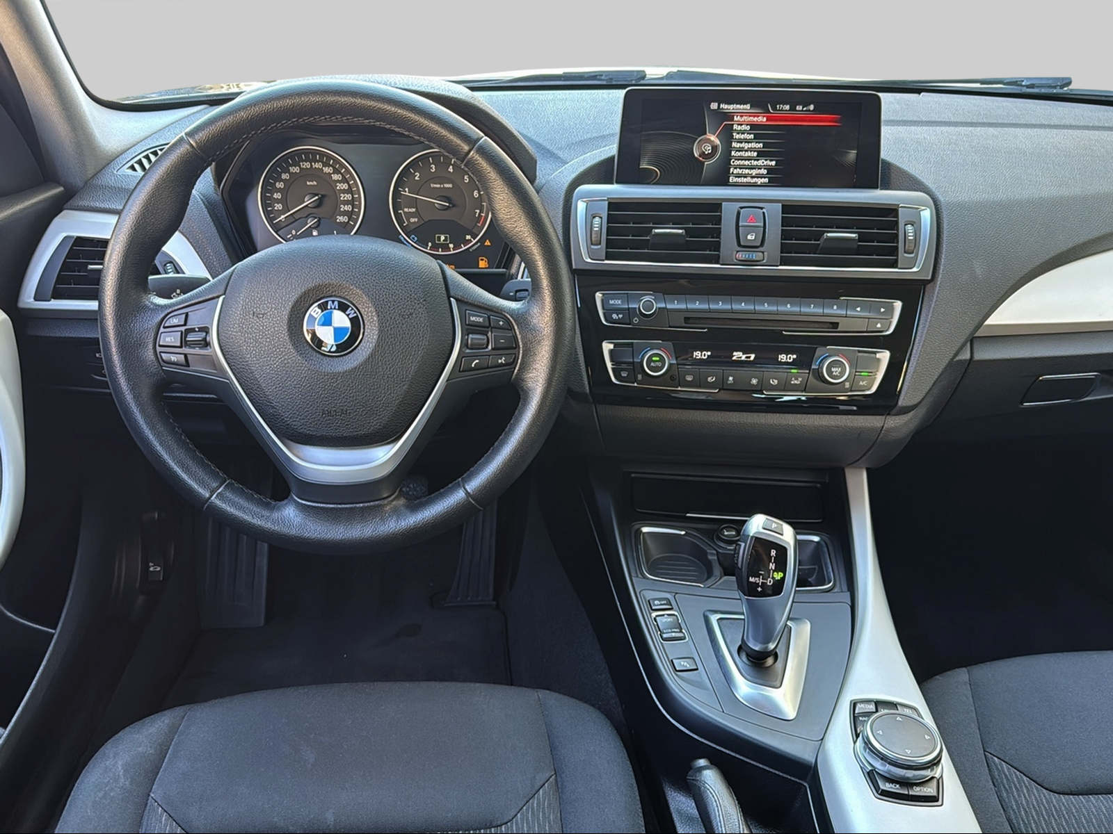 BMW 118i Steptronic-image-7