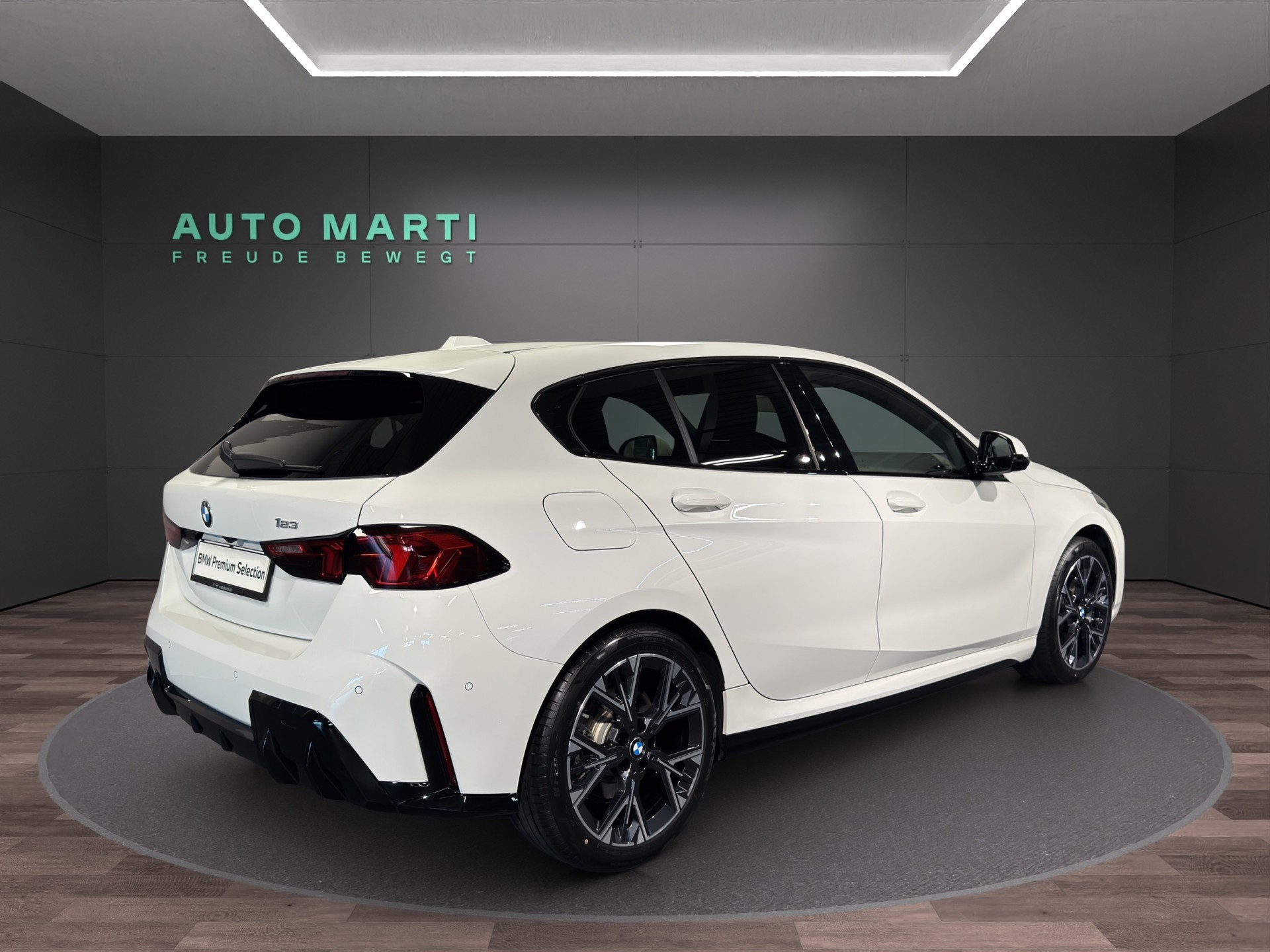 BMW 123 xDrive M Sport-showroom-element-3