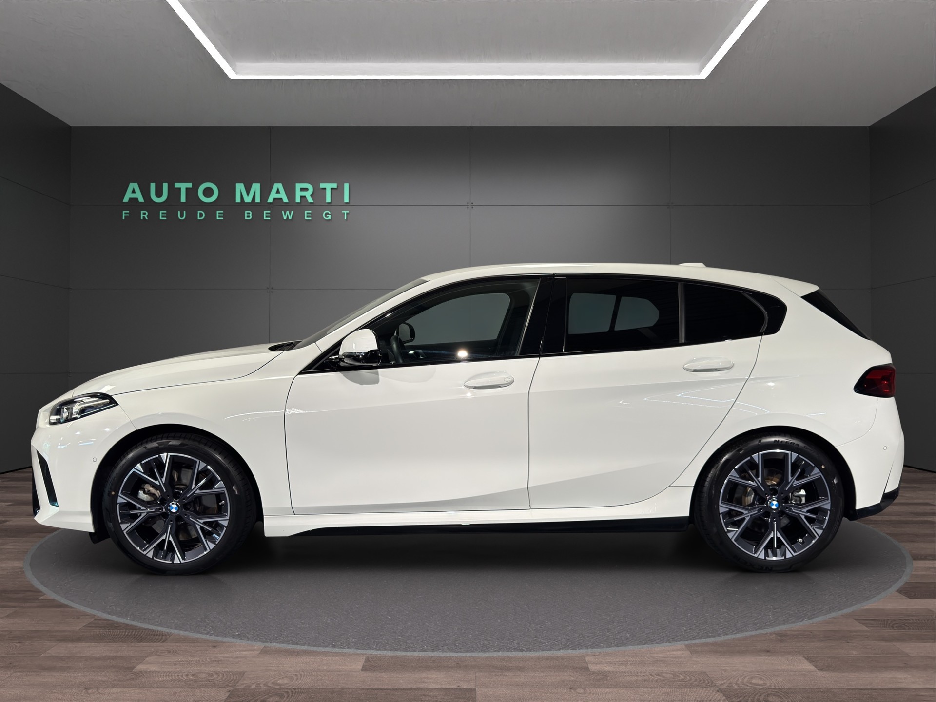 BMW 123 xDrive M Sport-showroom-element-1