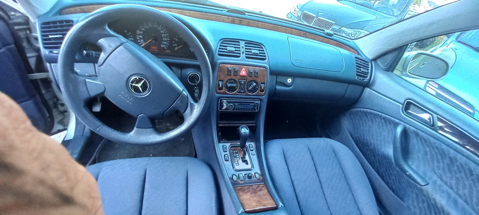 MERCEDES-BENZ CLK 320 Elégance Automatic-image-9