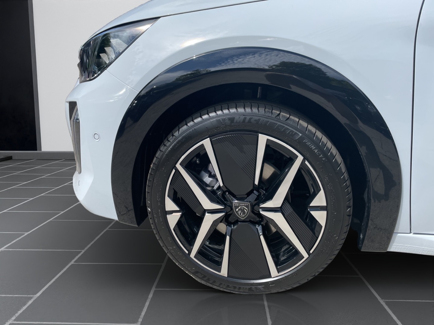 PEUGEOT 208 NEW 1.2 Hybrid 145 GT-image-10
