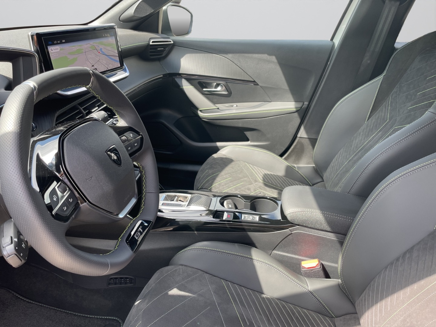 PEUGEOT 208 NEW 1.2 Hybrid 145 GT-image-5