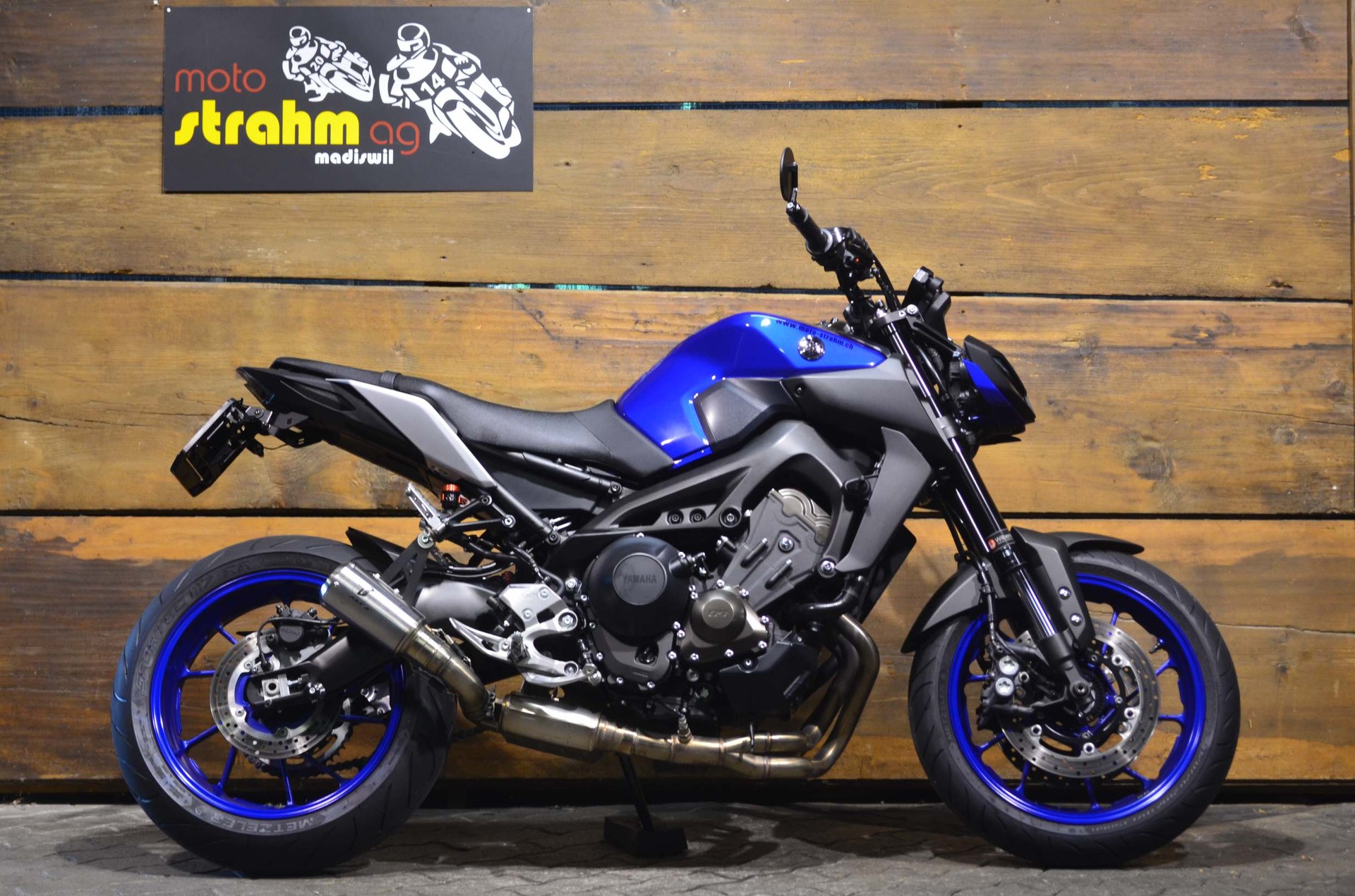 YAMAHA MT-09 ABS 17-showroom-element-1